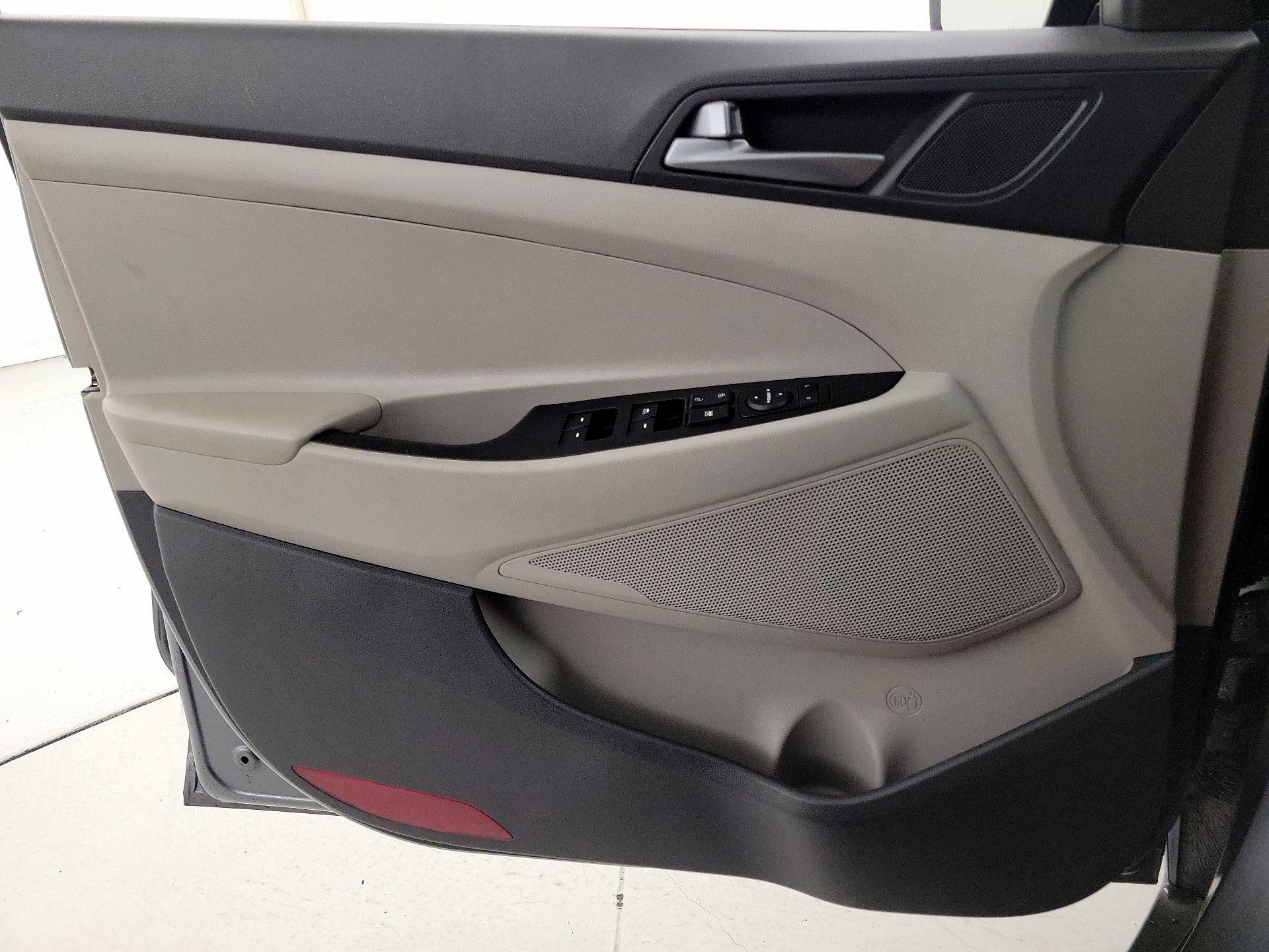 Thumbnail: 2016 Hyundai Tucson - 12
