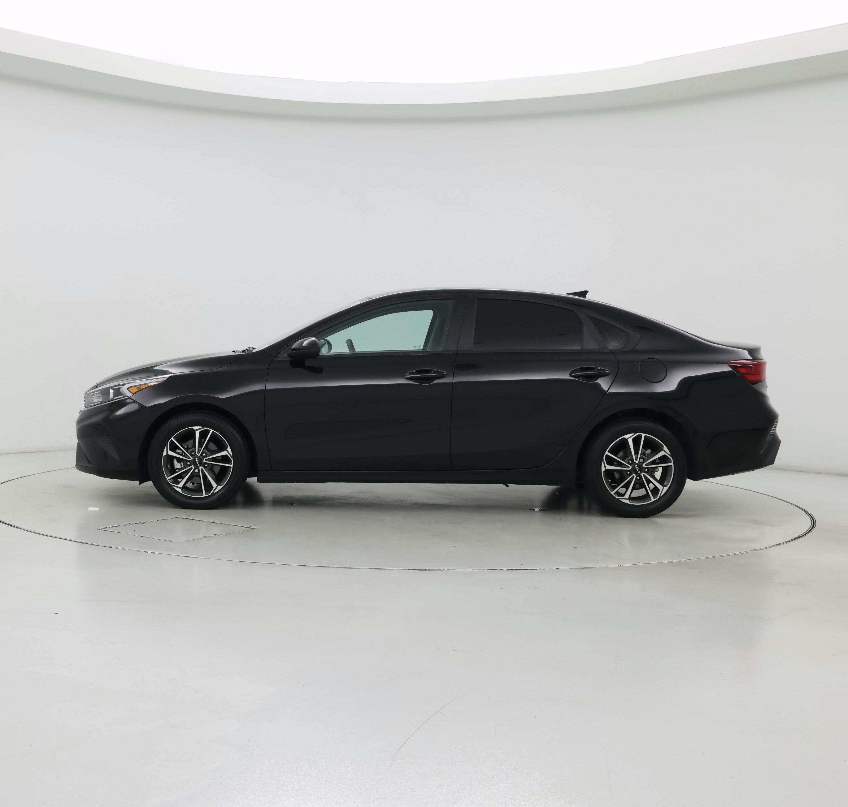 Thumbnail: 2023 Kia Forte - 3