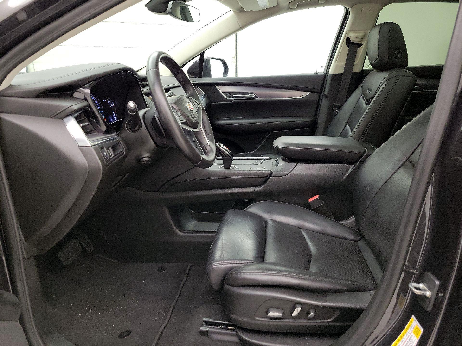 Thumbnail: 2017 Cadillac XT5 - 11