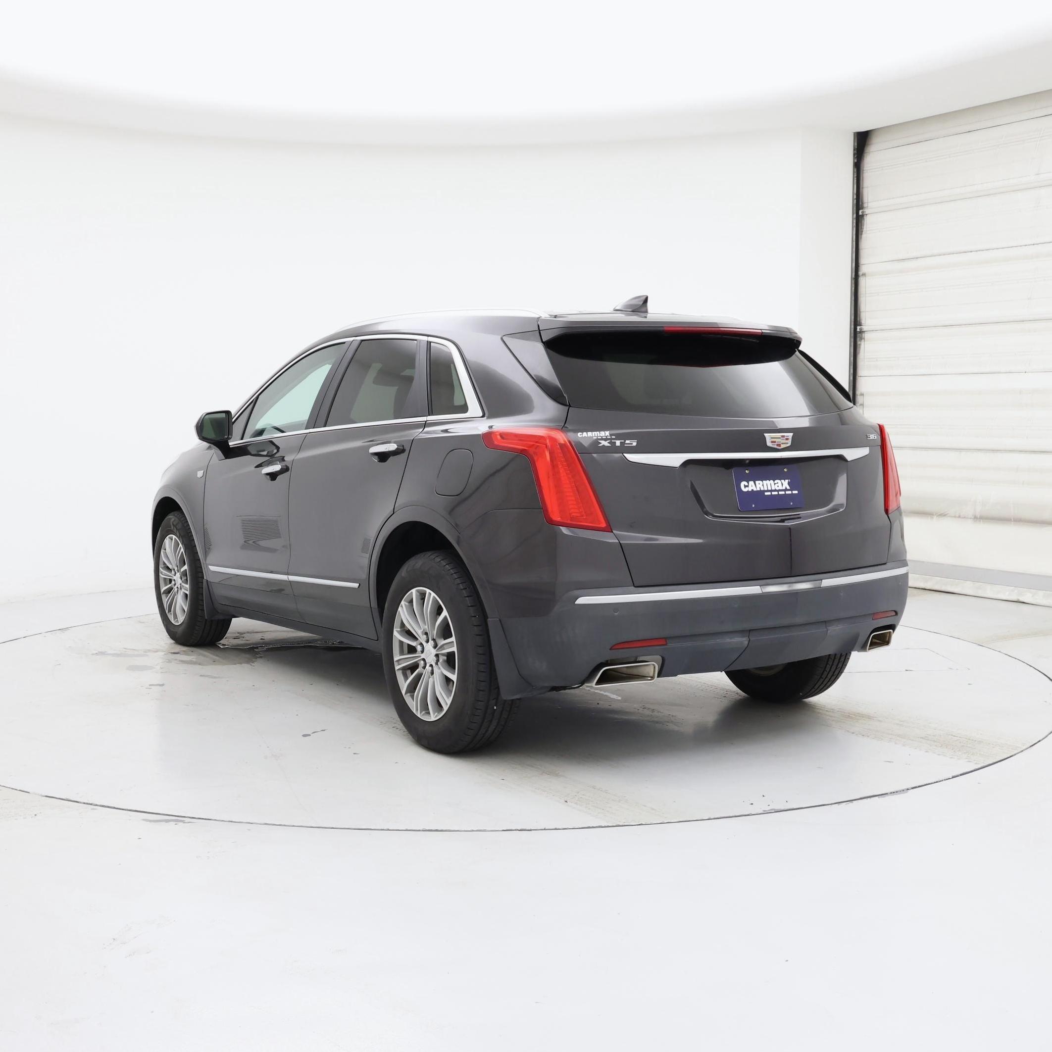 Thumbnail: 2017 Cadillac XT5 - 2