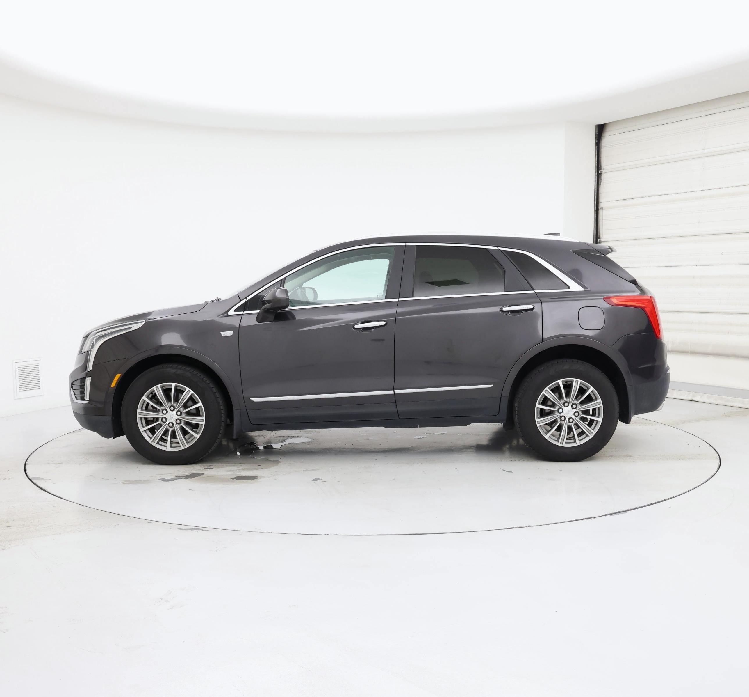 Thumbnail: 2017 Cadillac XT5 - 3