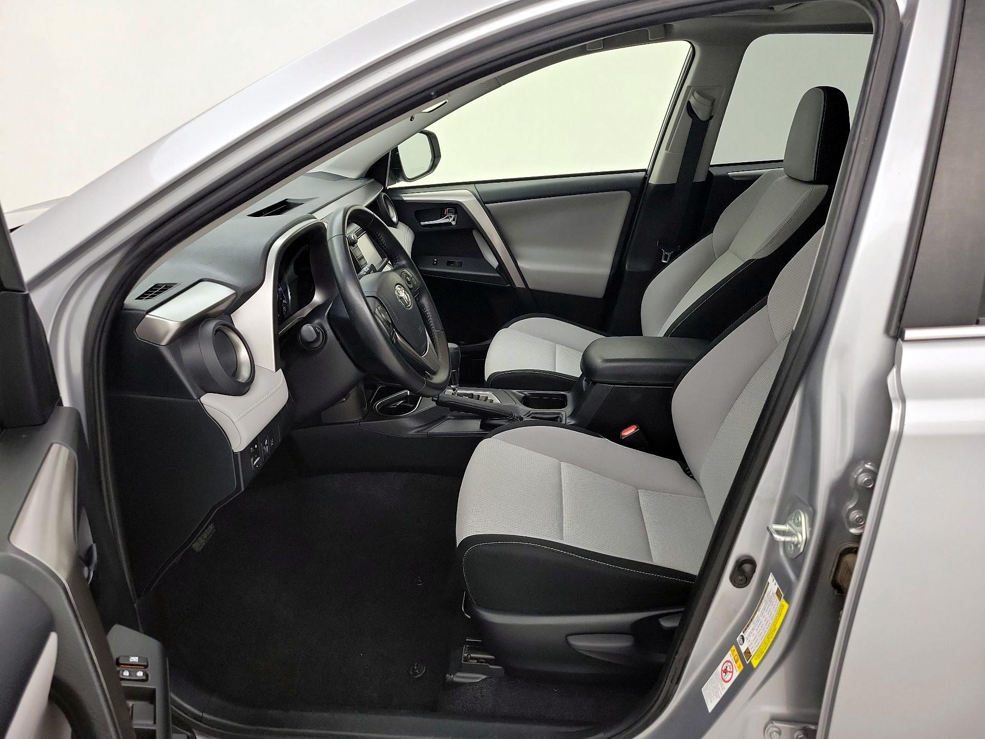 Thumbnail: 2018 Toyota RAV4 - 11