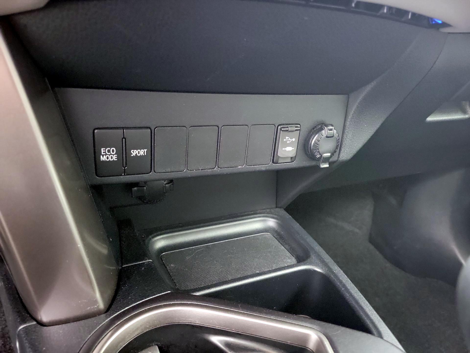 Thumbnail: 2018 Toyota RAV4 - 18