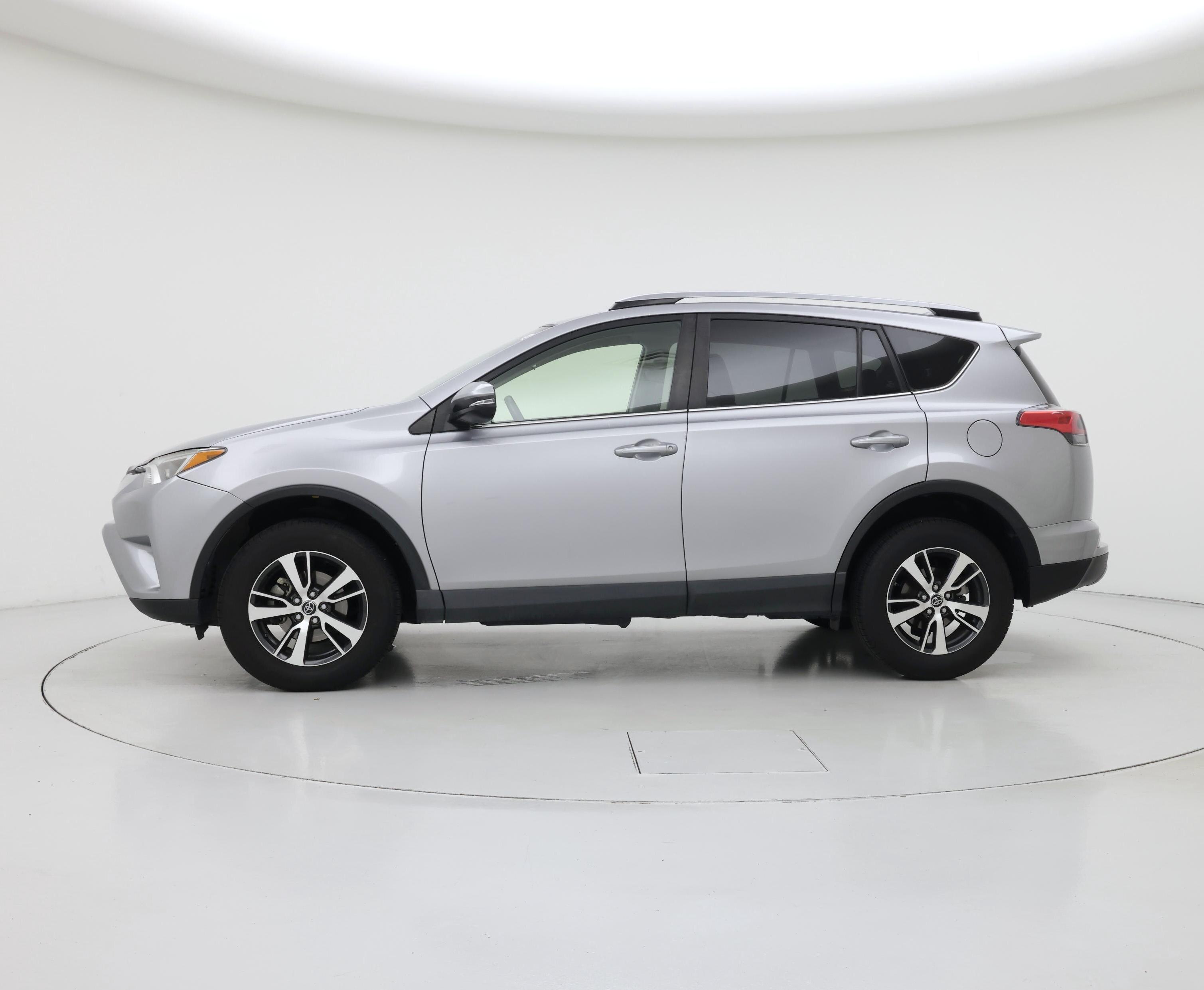 Thumbnail: 2018 Toyota RAV4 - 3