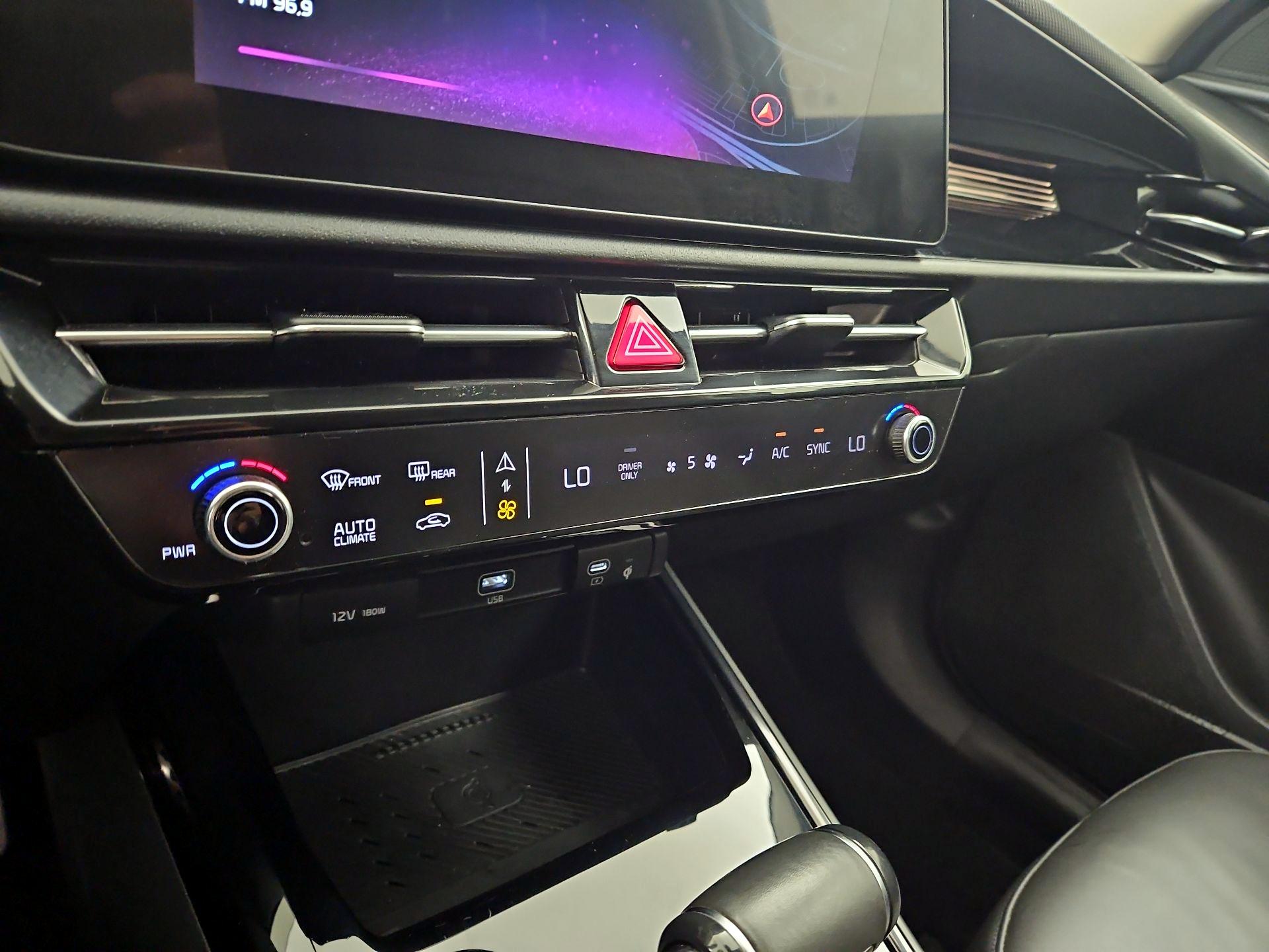 Thumbnail: 2023 Kia Niro - 17