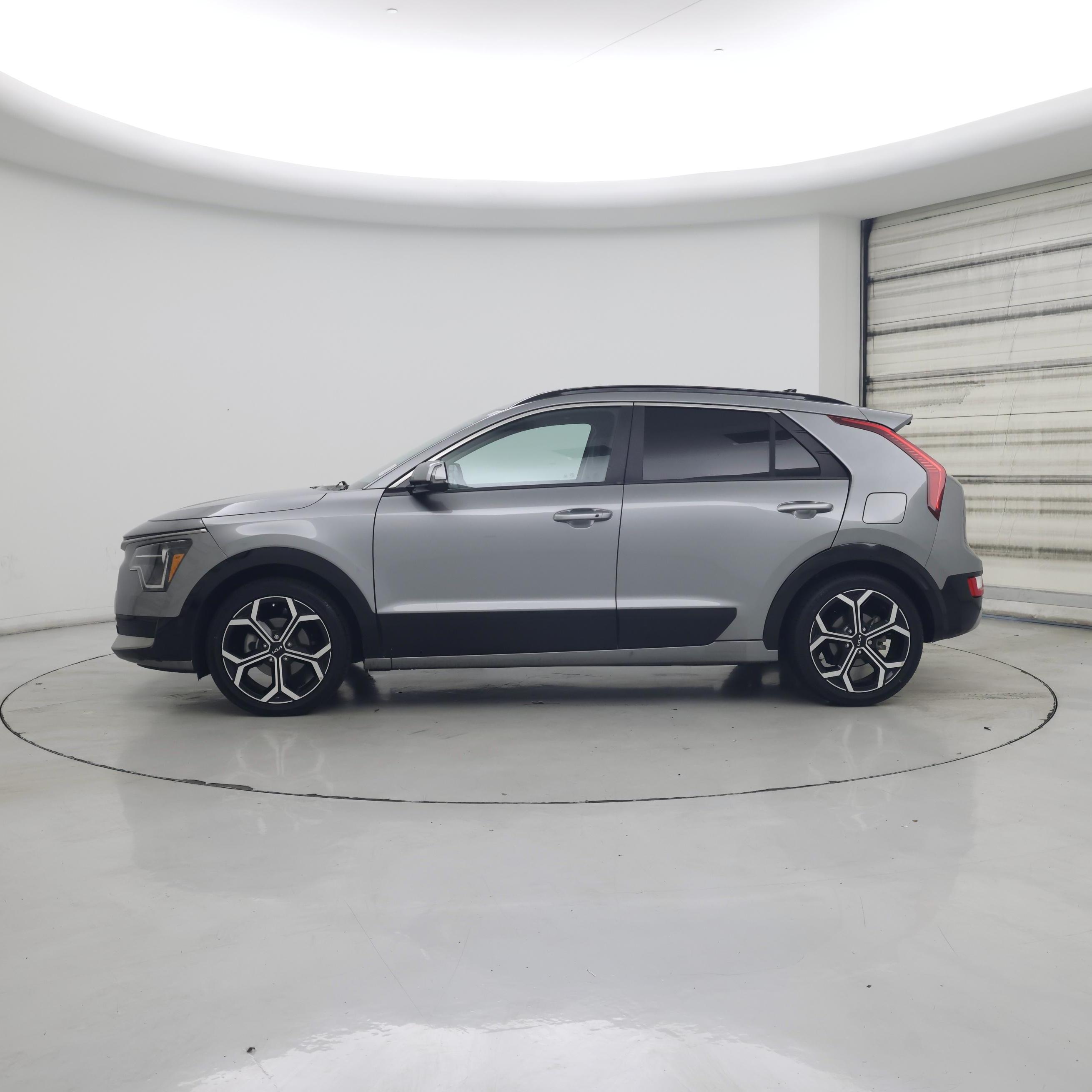 Thumbnail: 2023 Kia Niro - 3