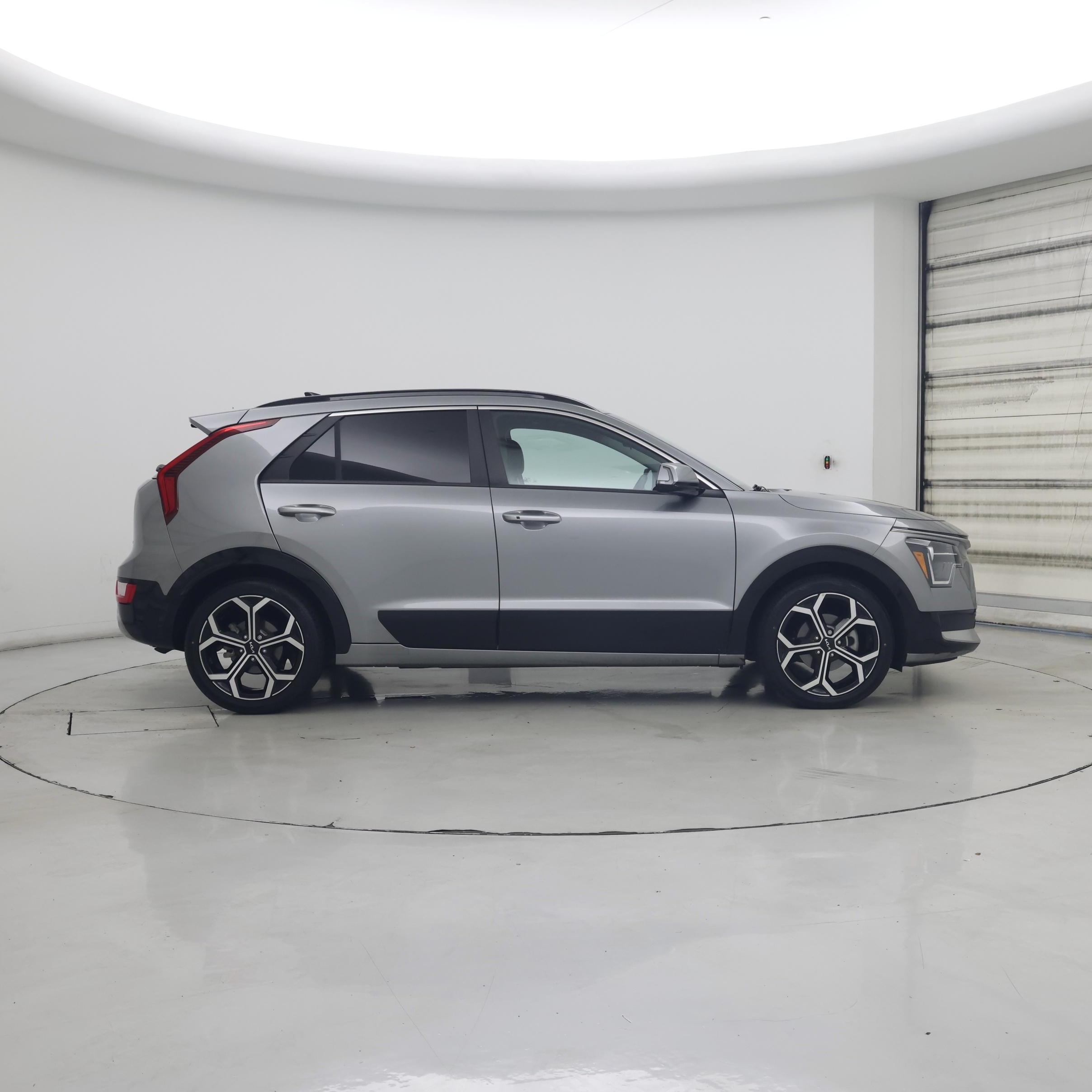 Thumbnail: 2023 Kia Niro - 7