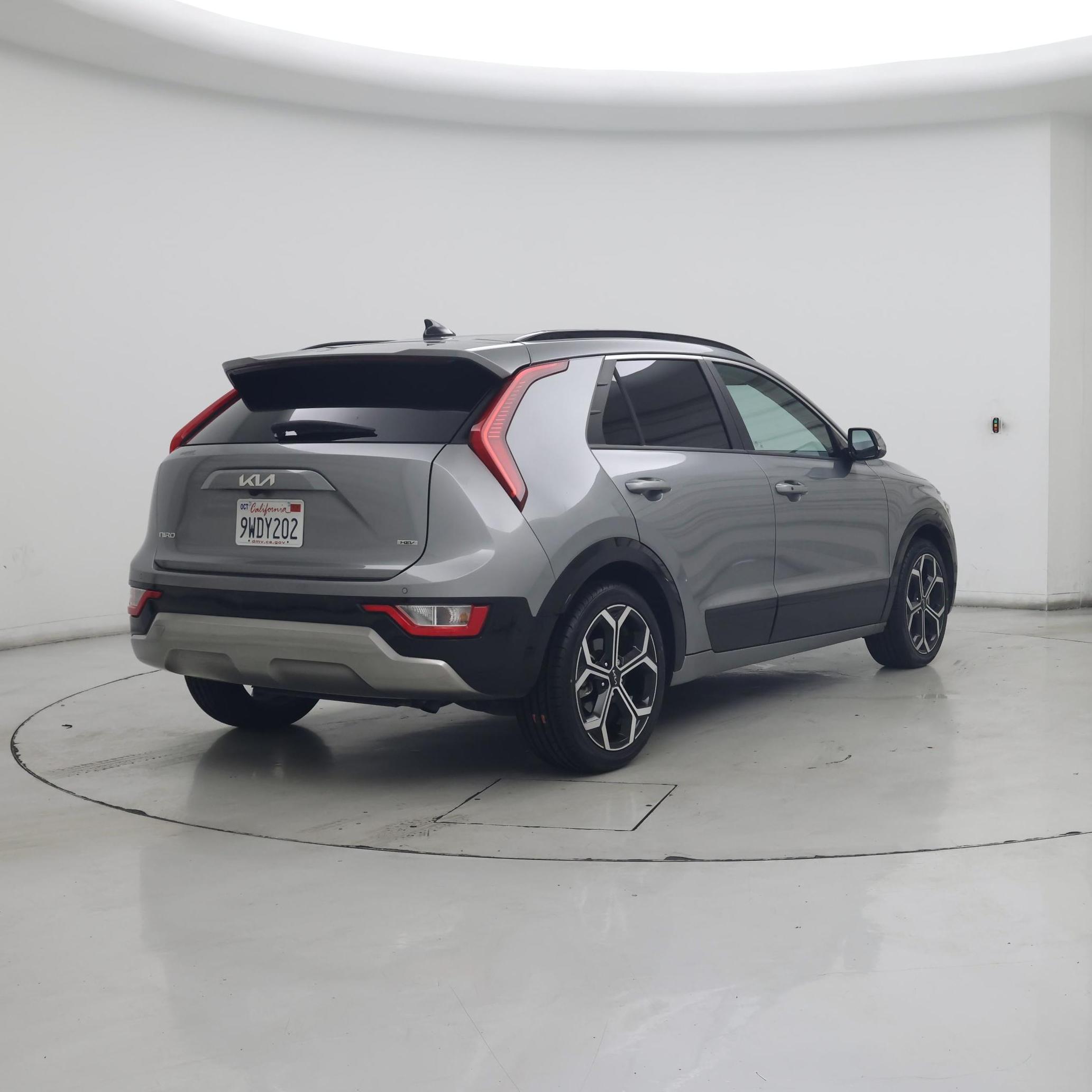 Thumbnail: 2023 Kia Niro - 8