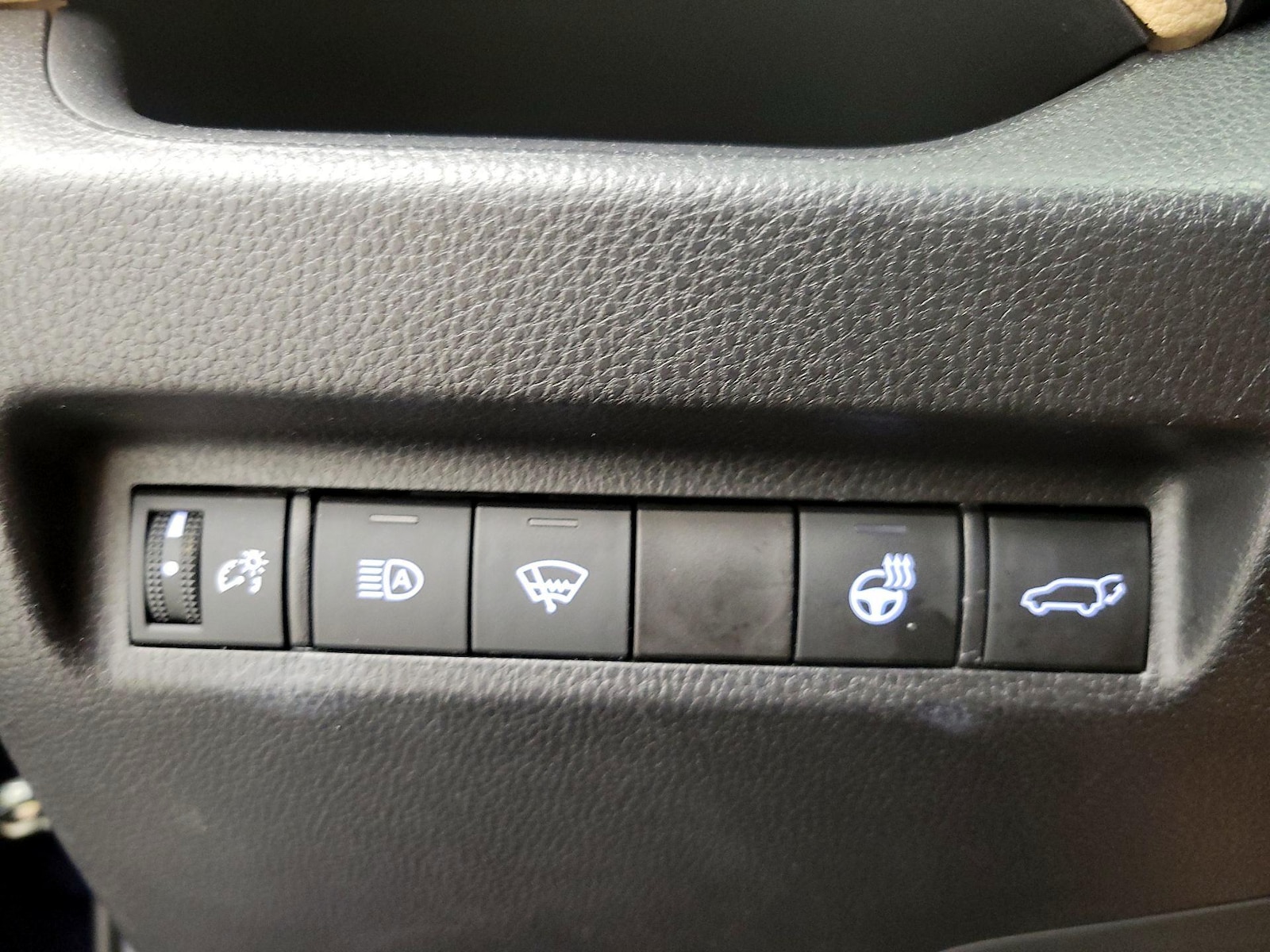 2021 Toyota RAV4 XLE Premium - Photo 14