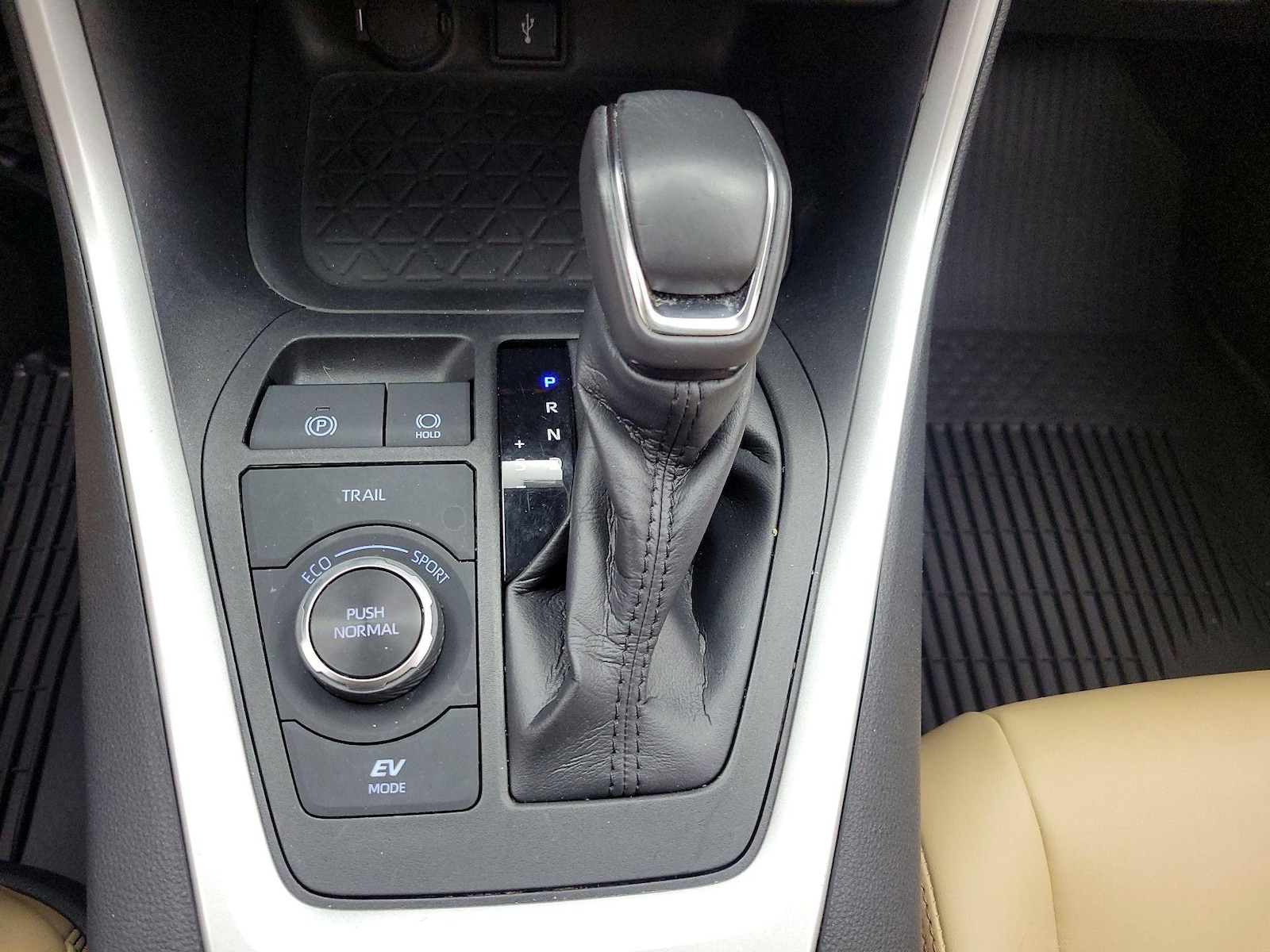2021 Toyota RAV4 XLE Premium - Photo 18
