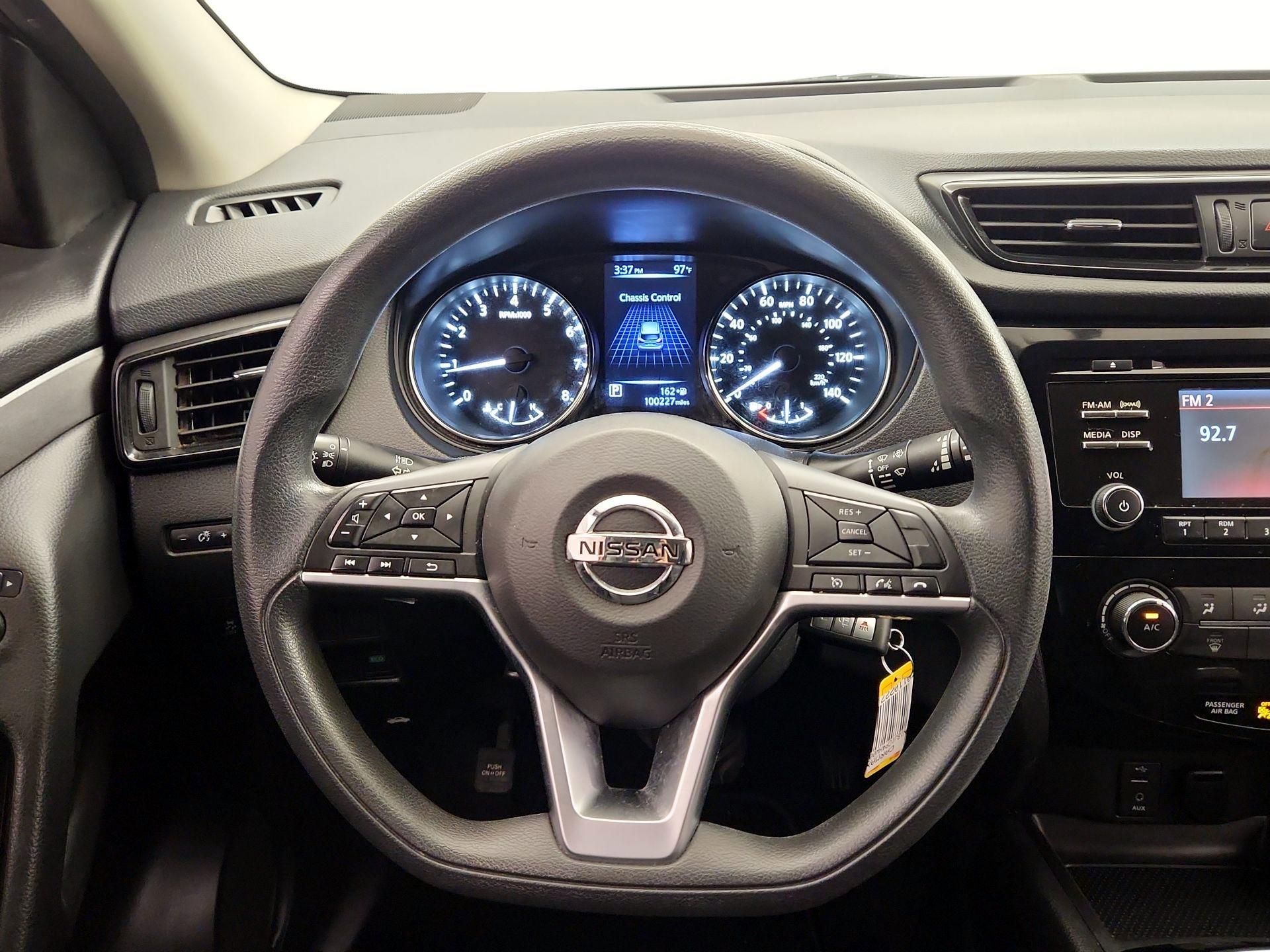 Thumbnail: 2017 Nissan Rogue Sport - 10