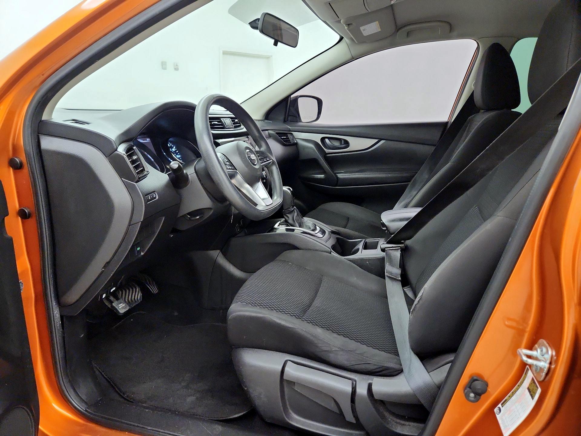 Thumbnail: 2017 Nissan Rogue Sport - 11