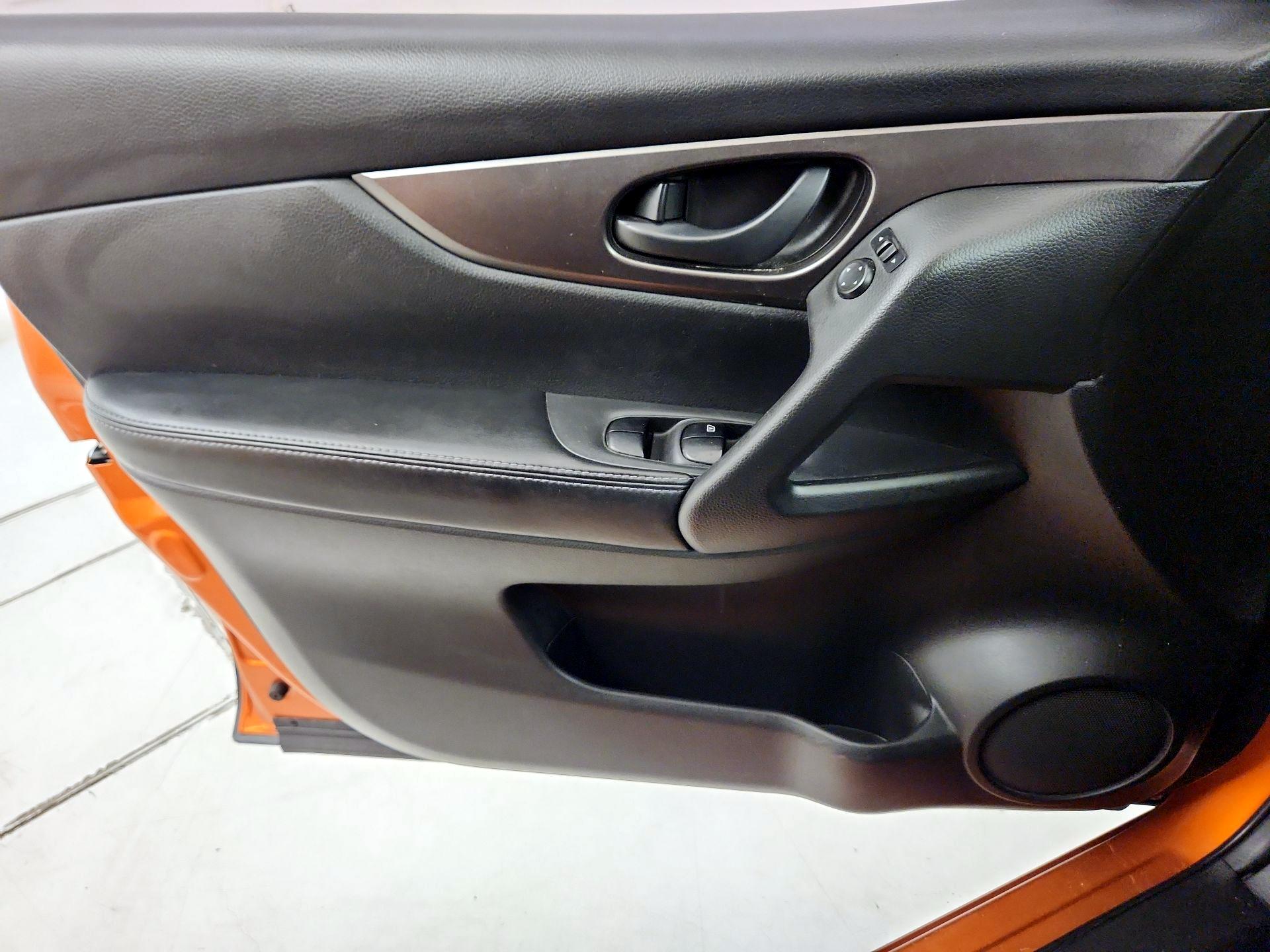 Thumbnail: 2017 Nissan Rogue Sport - 12