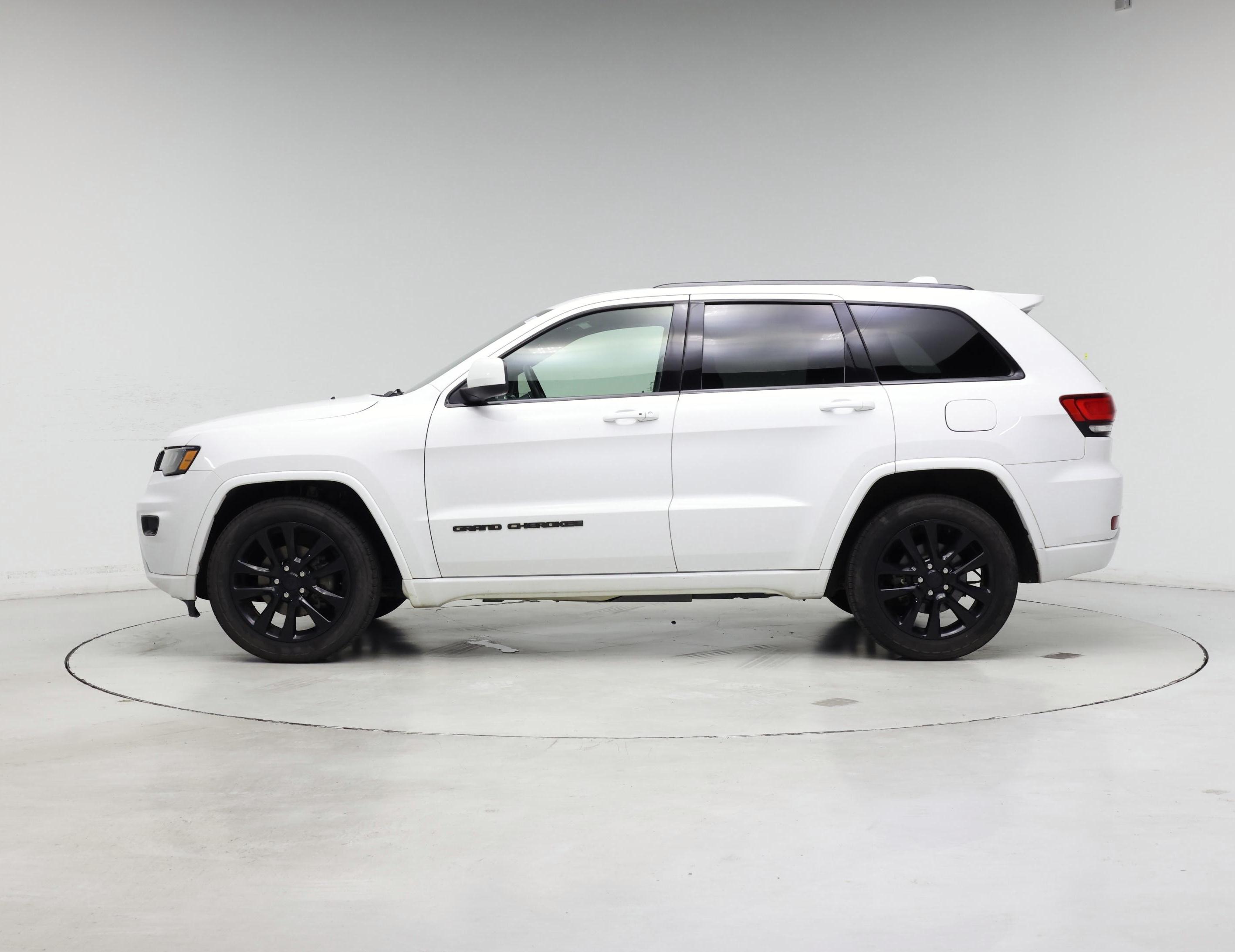 Thumbnail: 2017 Jeep Grand Cherokee - 3