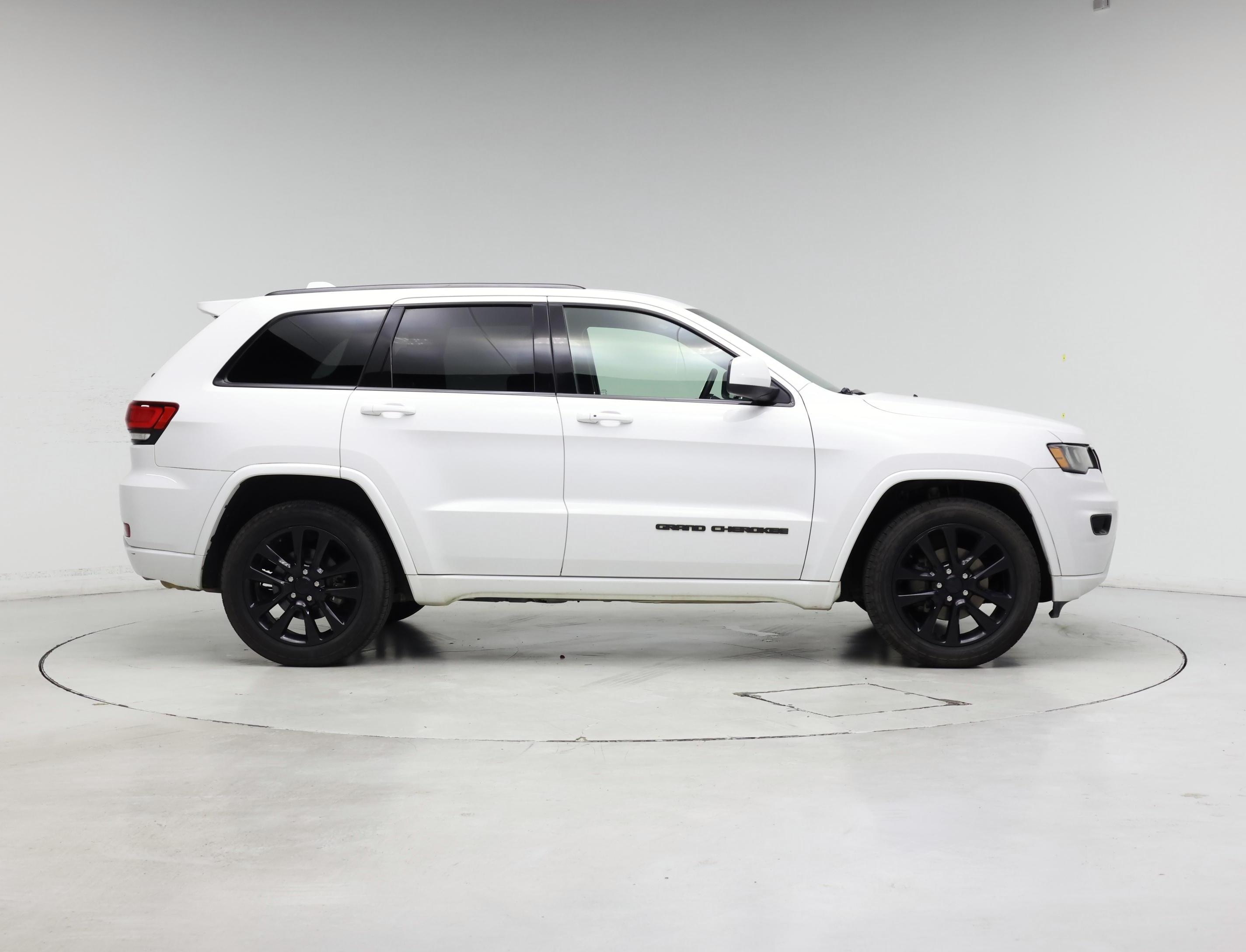 Thumbnail: 2017 Jeep Grand Cherokee - 7
