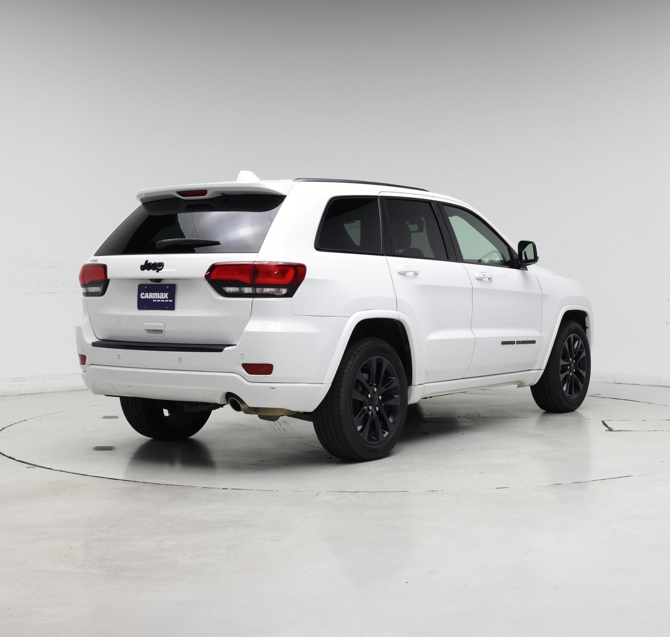 Thumbnail: 2017 Jeep Grand Cherokee - 8
