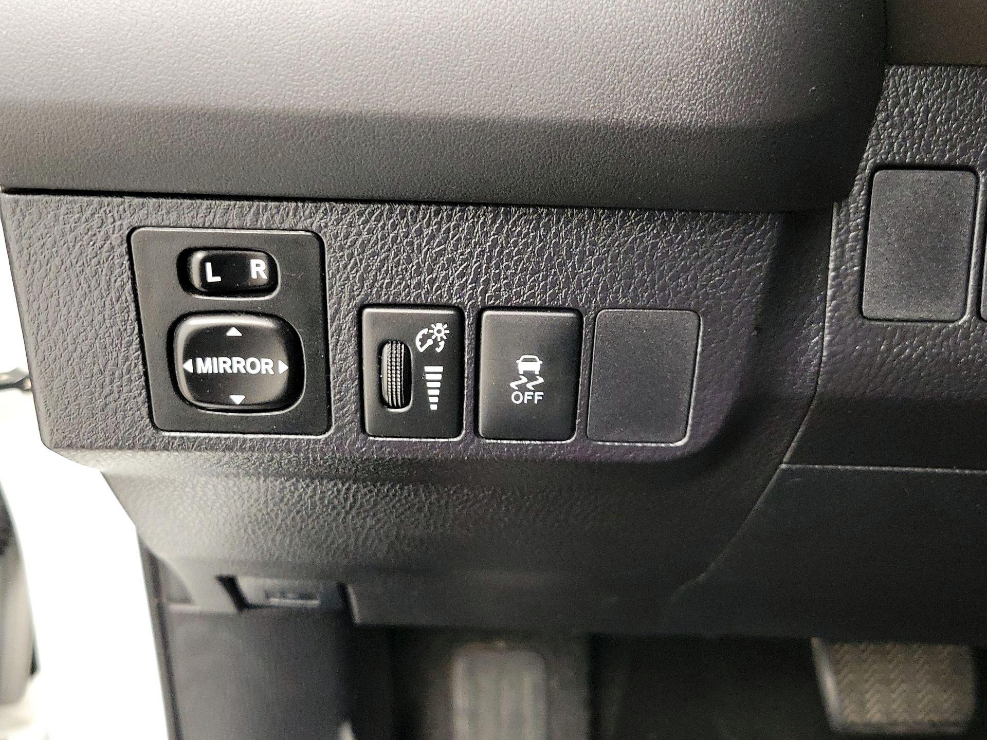Thumbnail: 2014 Toyota RAV4 - 13