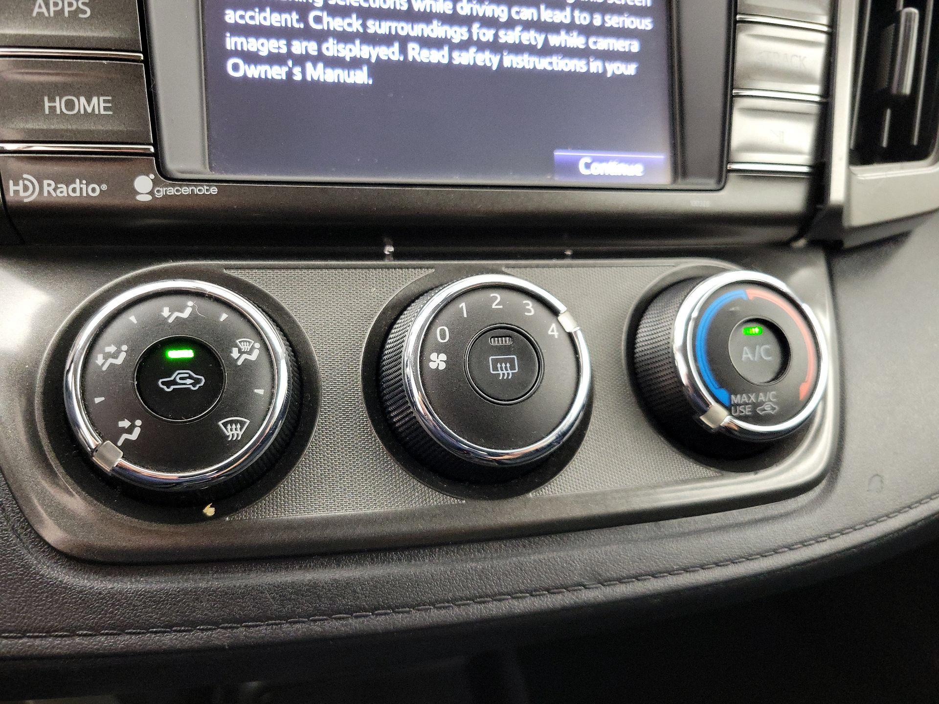 Thumbnail: 2014 Toyota RAV4 - 16