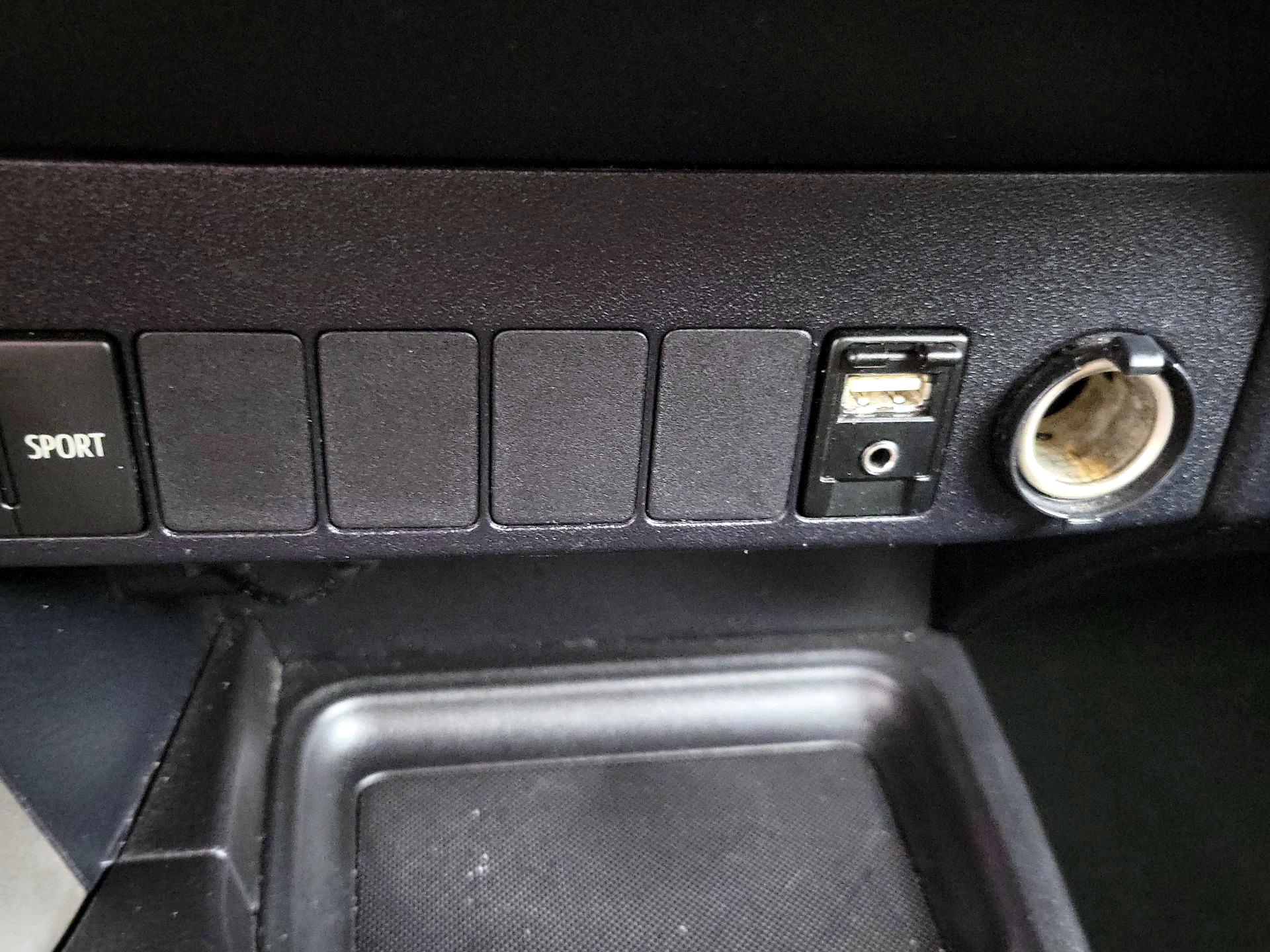 Thumbnail: 2014 Toyota RAV4 - 18
