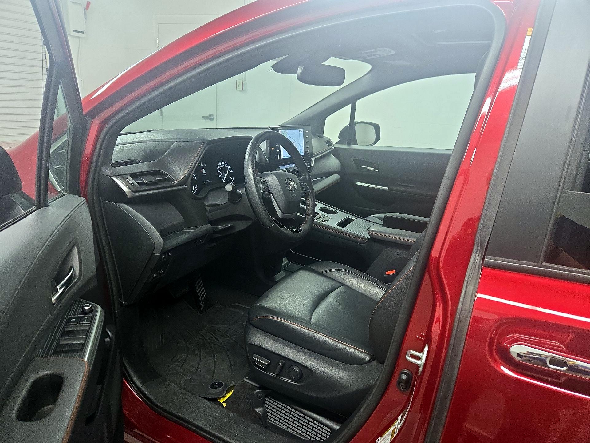 Thumbnail: 2021 Toyota Sienna - 11