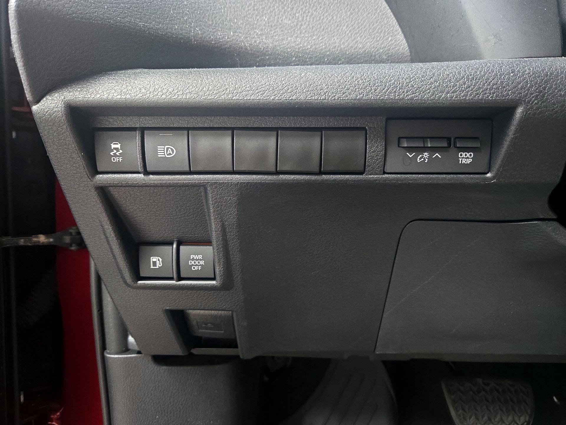 Thumbnail: 2021 Toyota Sienna - 13