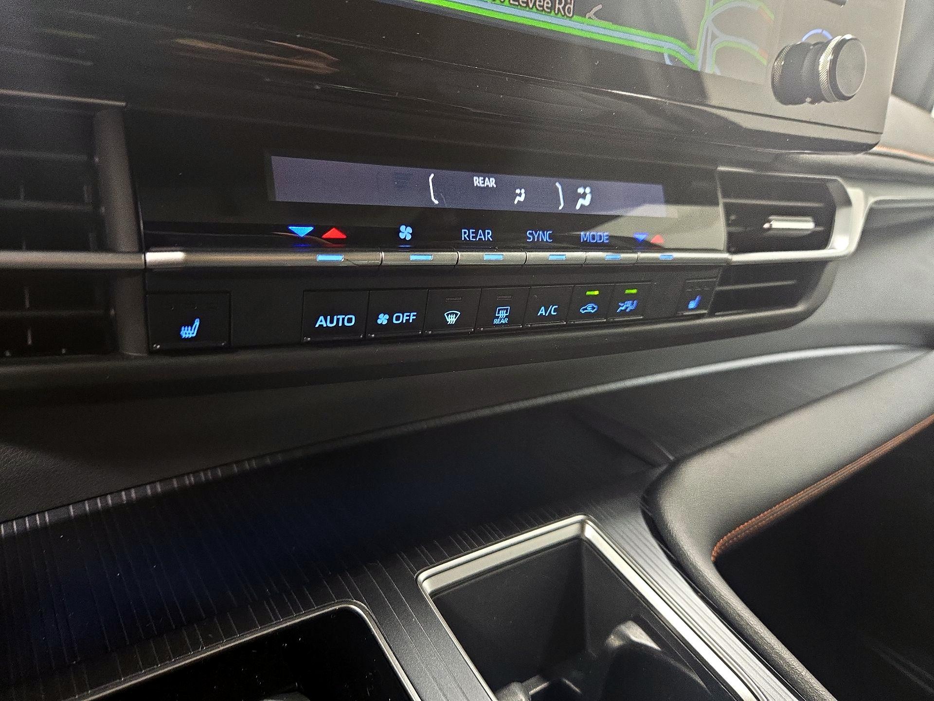 Thumbnail: 2021 Toyota Sienna - 17