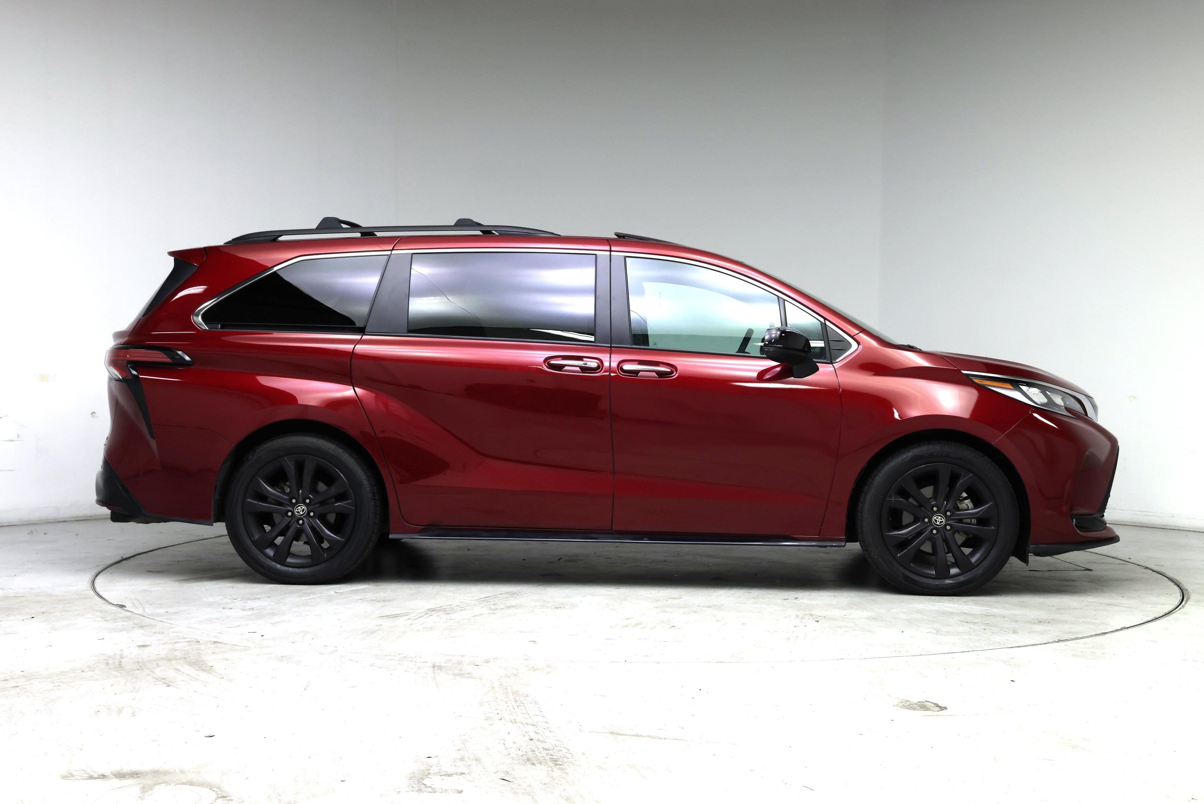 Thumbnail: 2021 Toyota Sienna - 7