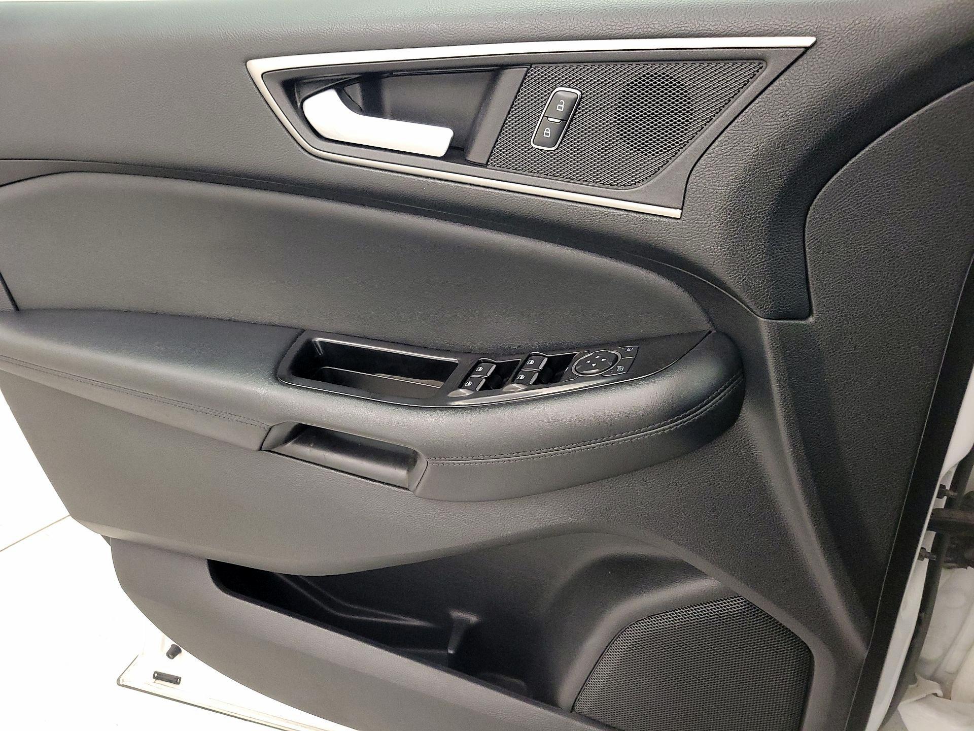Thumbnail: 2015 Ford Edge - 12