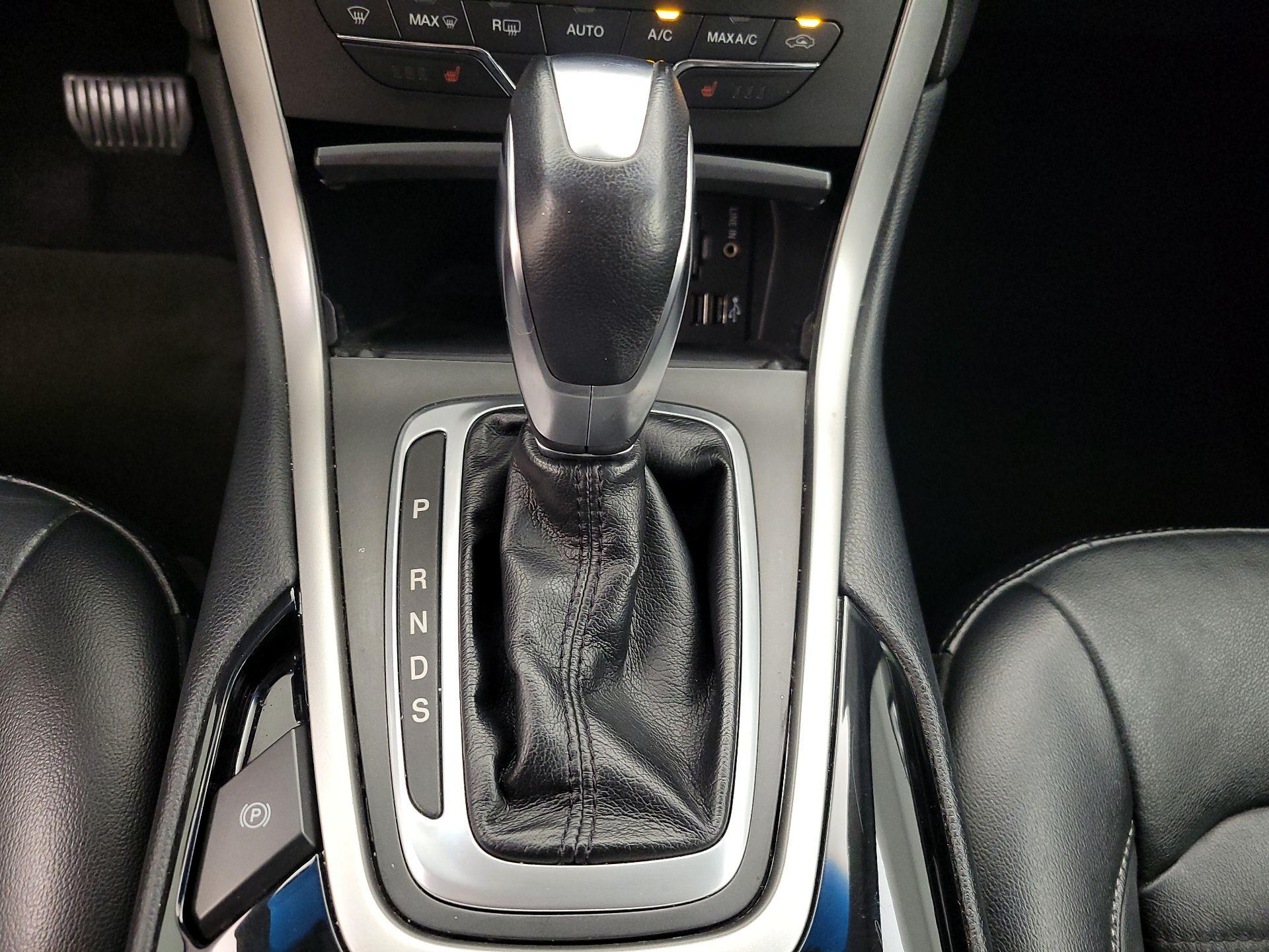 Thumbnail: 2015 Ford Edge - 17