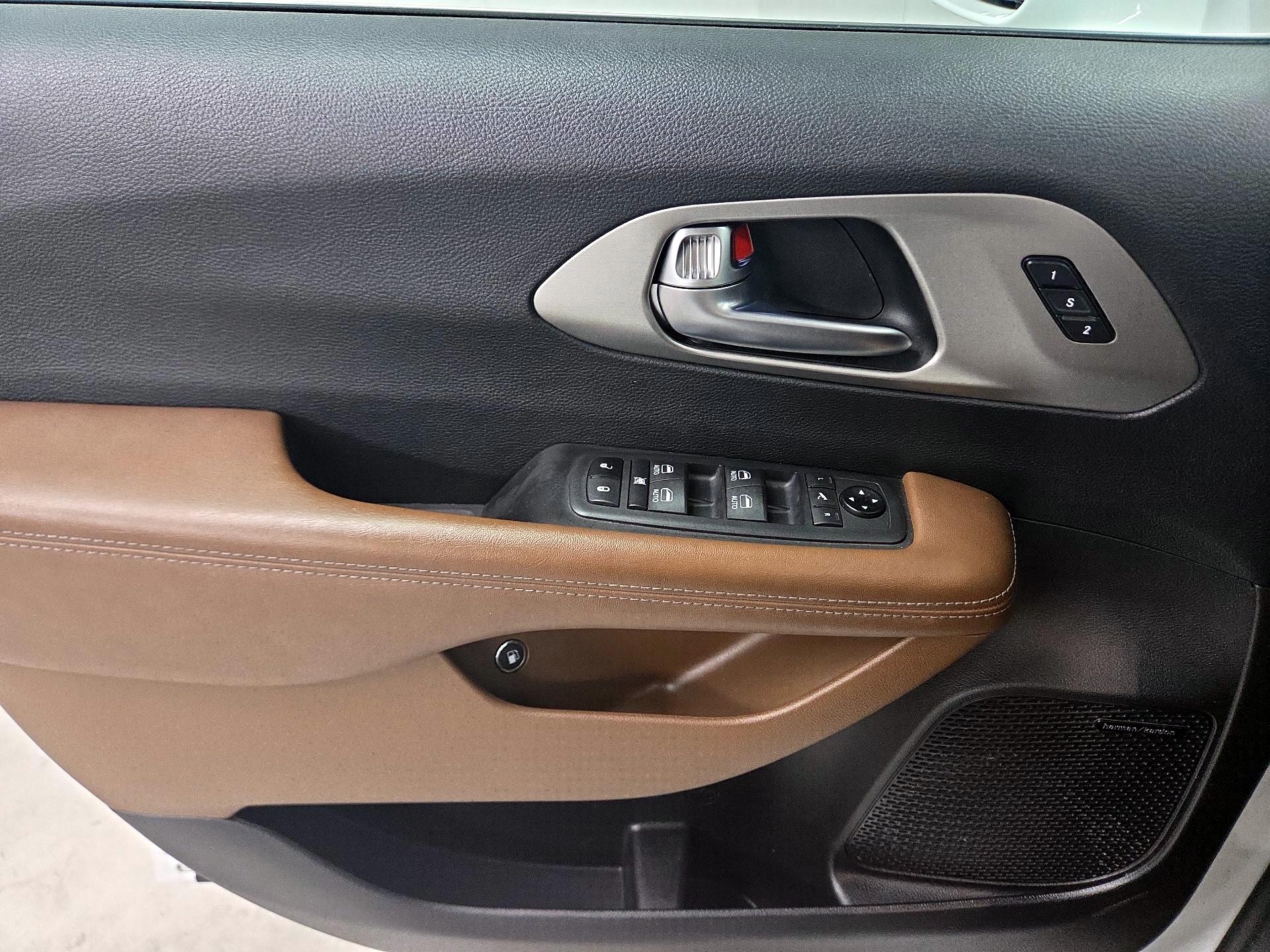Thumbnail: 2021 Chrysler Pacifica - 12