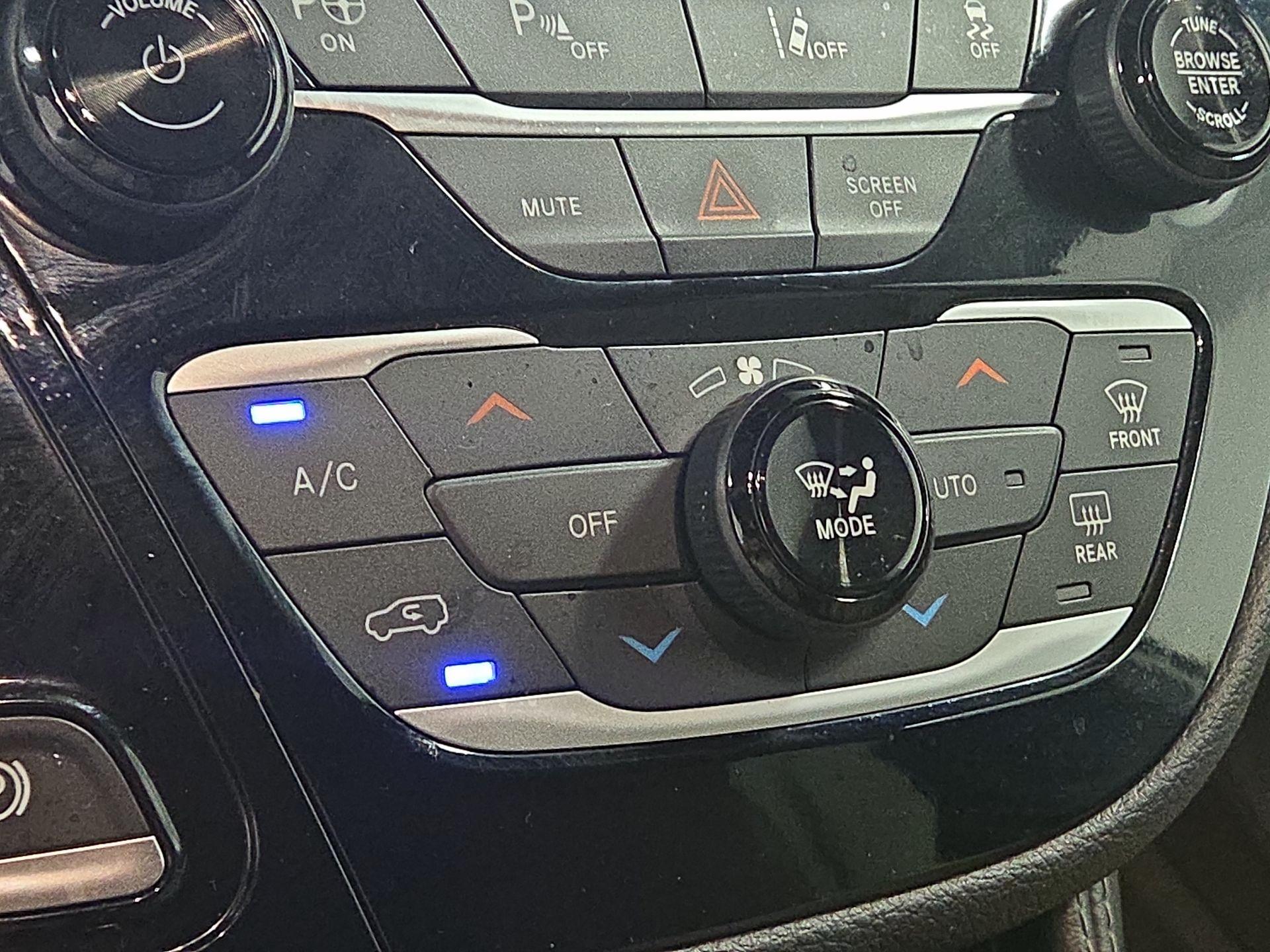 Thumbnail: 2021 Chrysler Pacifica - 17
