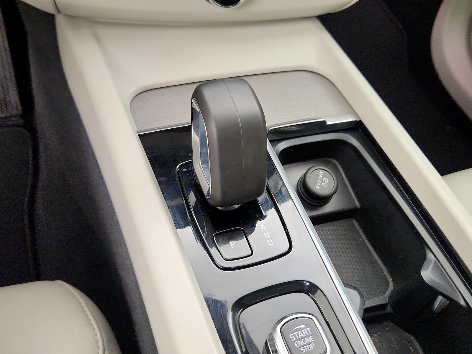 2024 Volvo XC60 Plus - Photo 18
