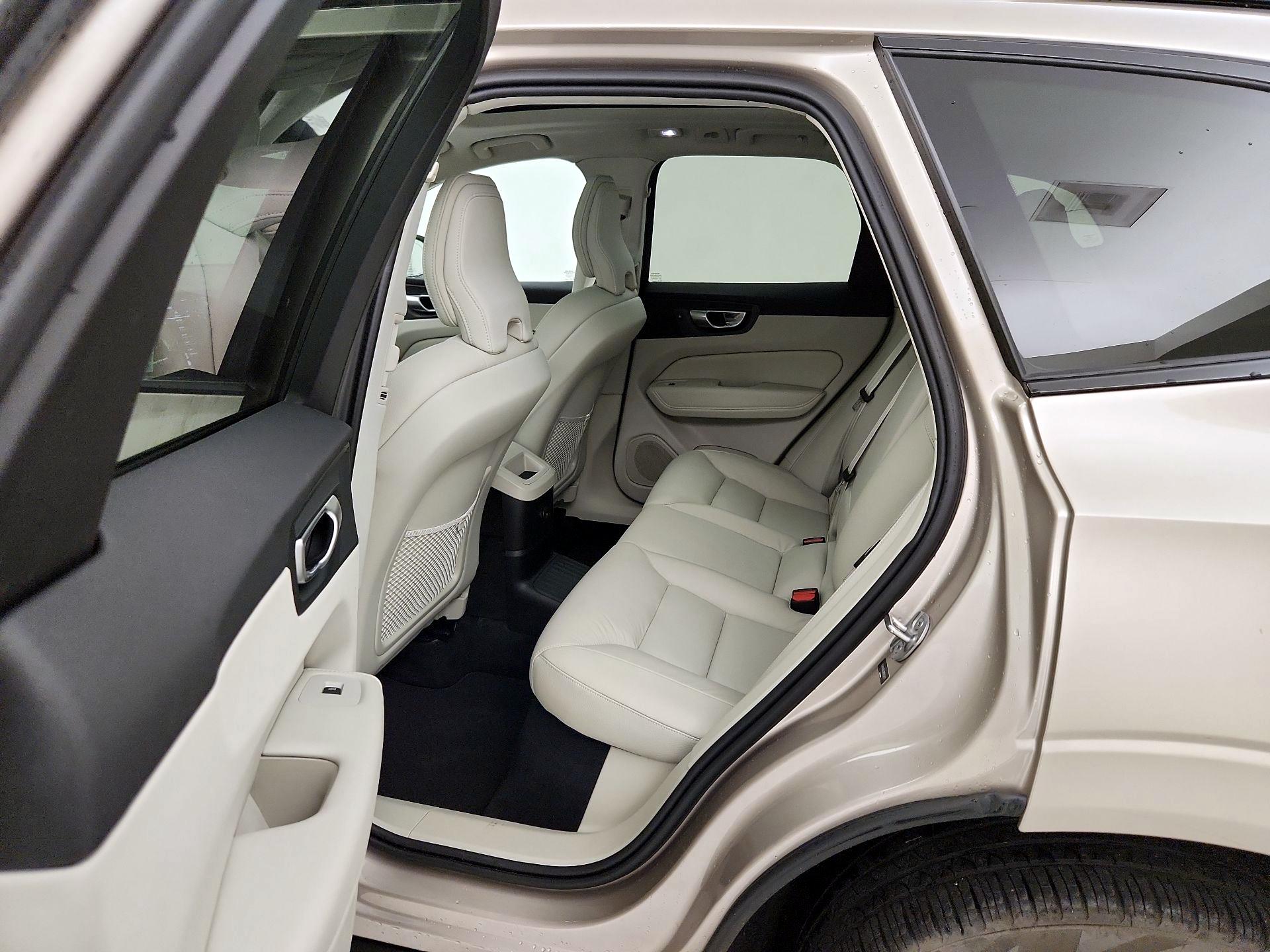 Thumbnail: 2024 Volvo XC60 - 20