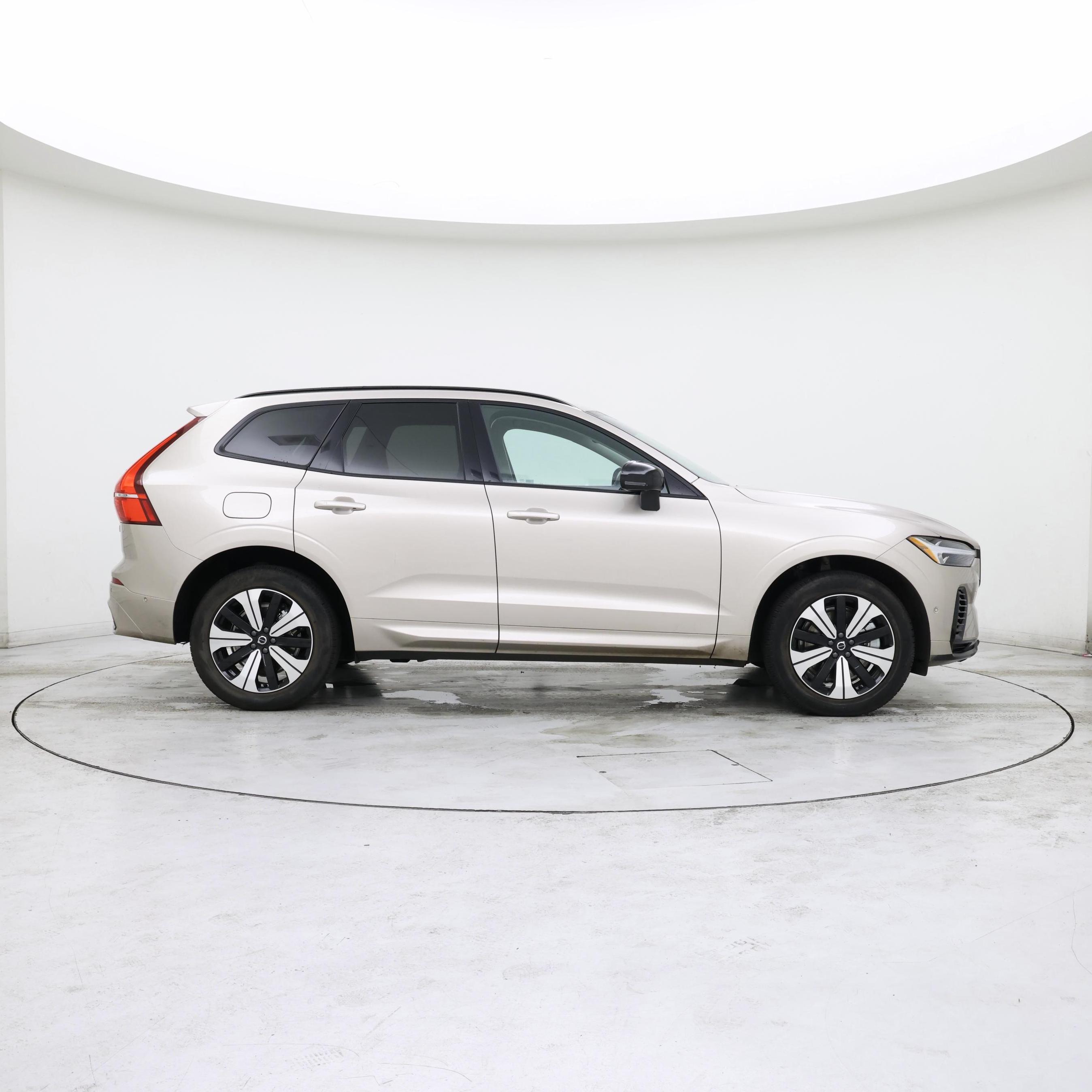 Thumbnail: 2024 Volvo XC60 - 7