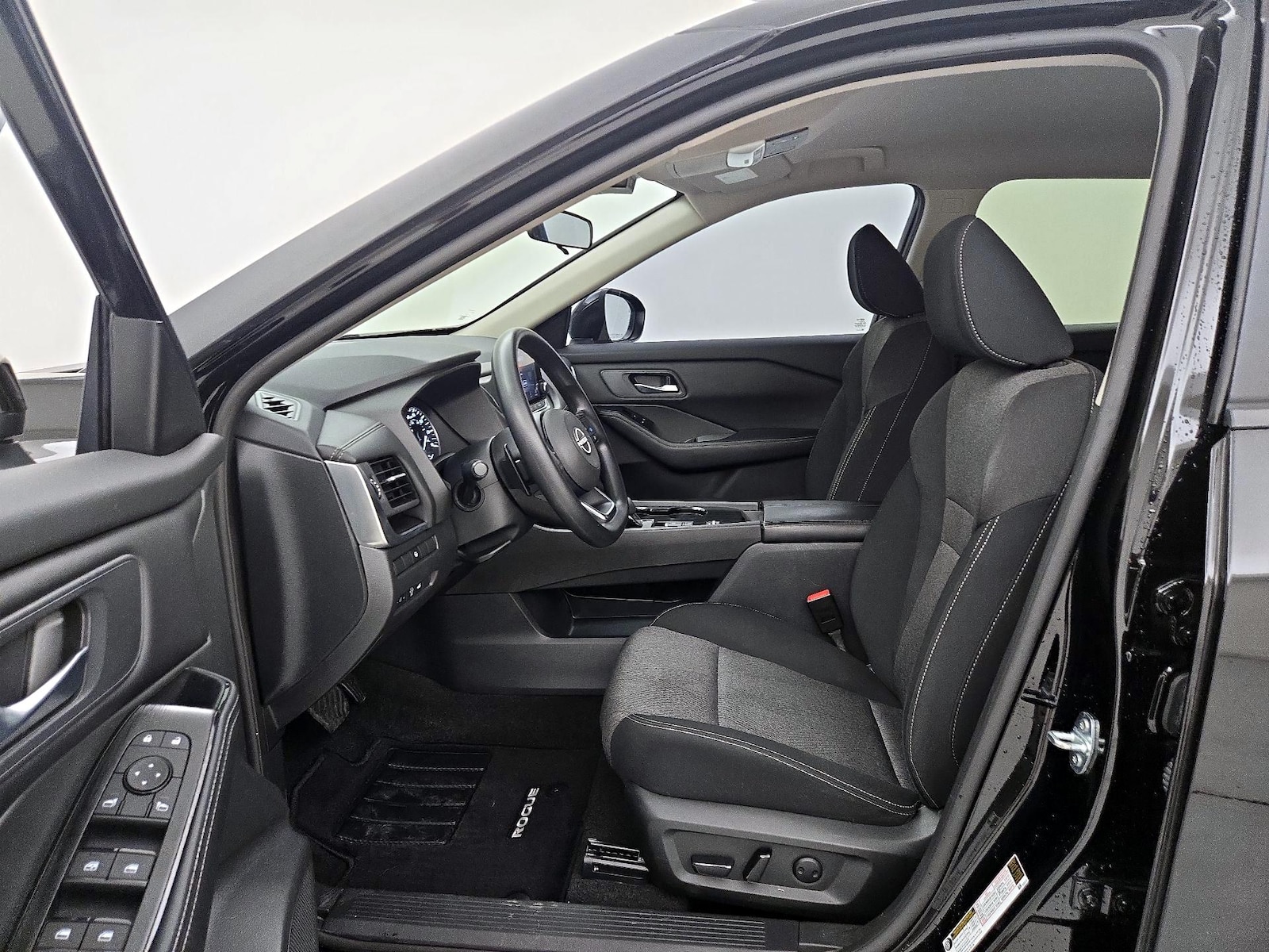 2024 Nissan Rogue SV - Photo 12