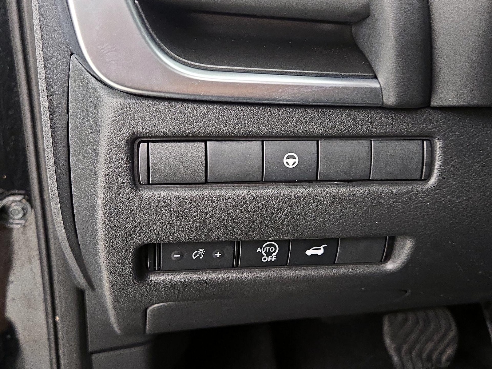 2024 Nissan Rogue SV - Photo 14