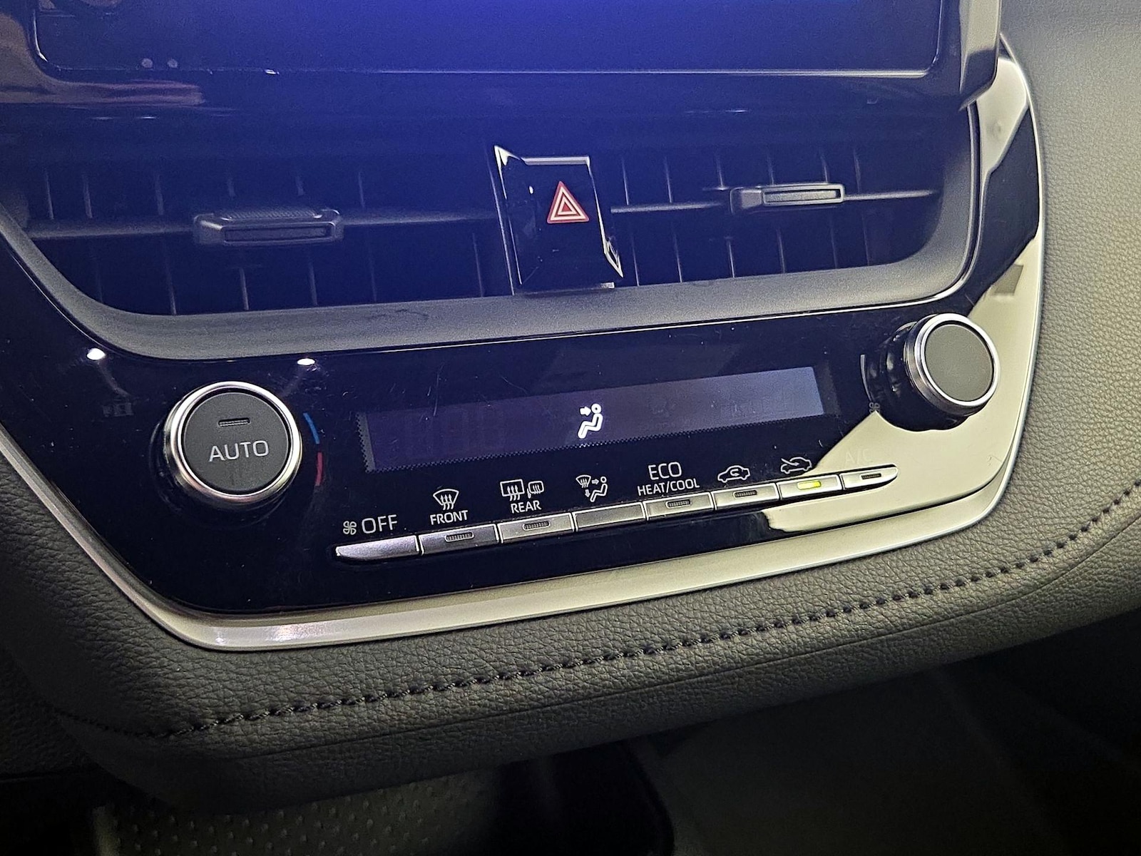 2023 Toyota Corolla SE - Photo 17