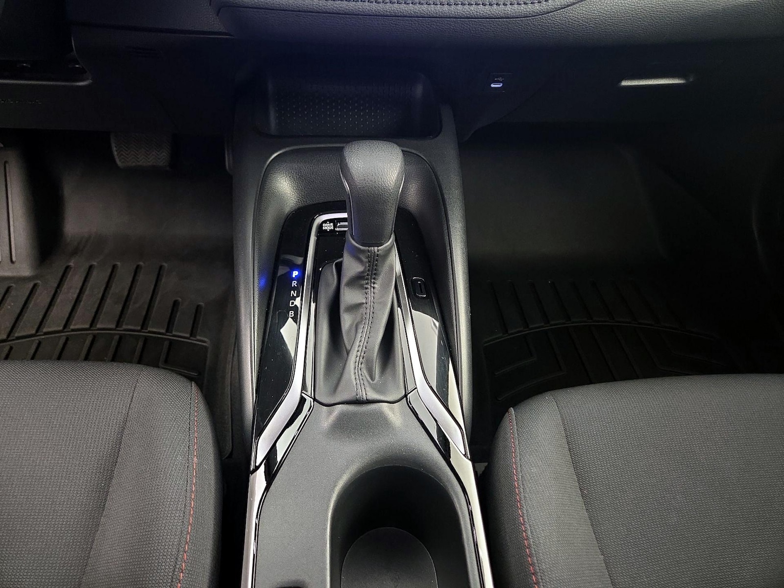 2023 Toyota Corolla SE - Photo 18