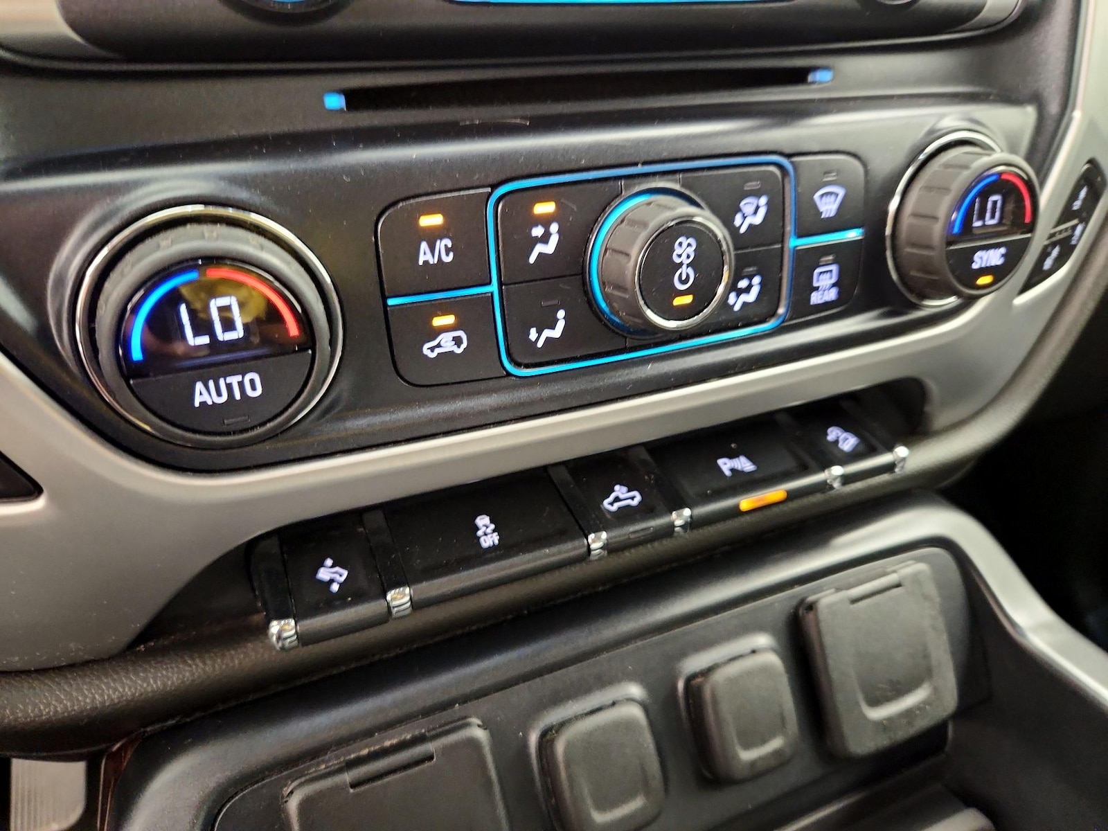 2017 GMC Sierra 1500 SLT - Photo 18