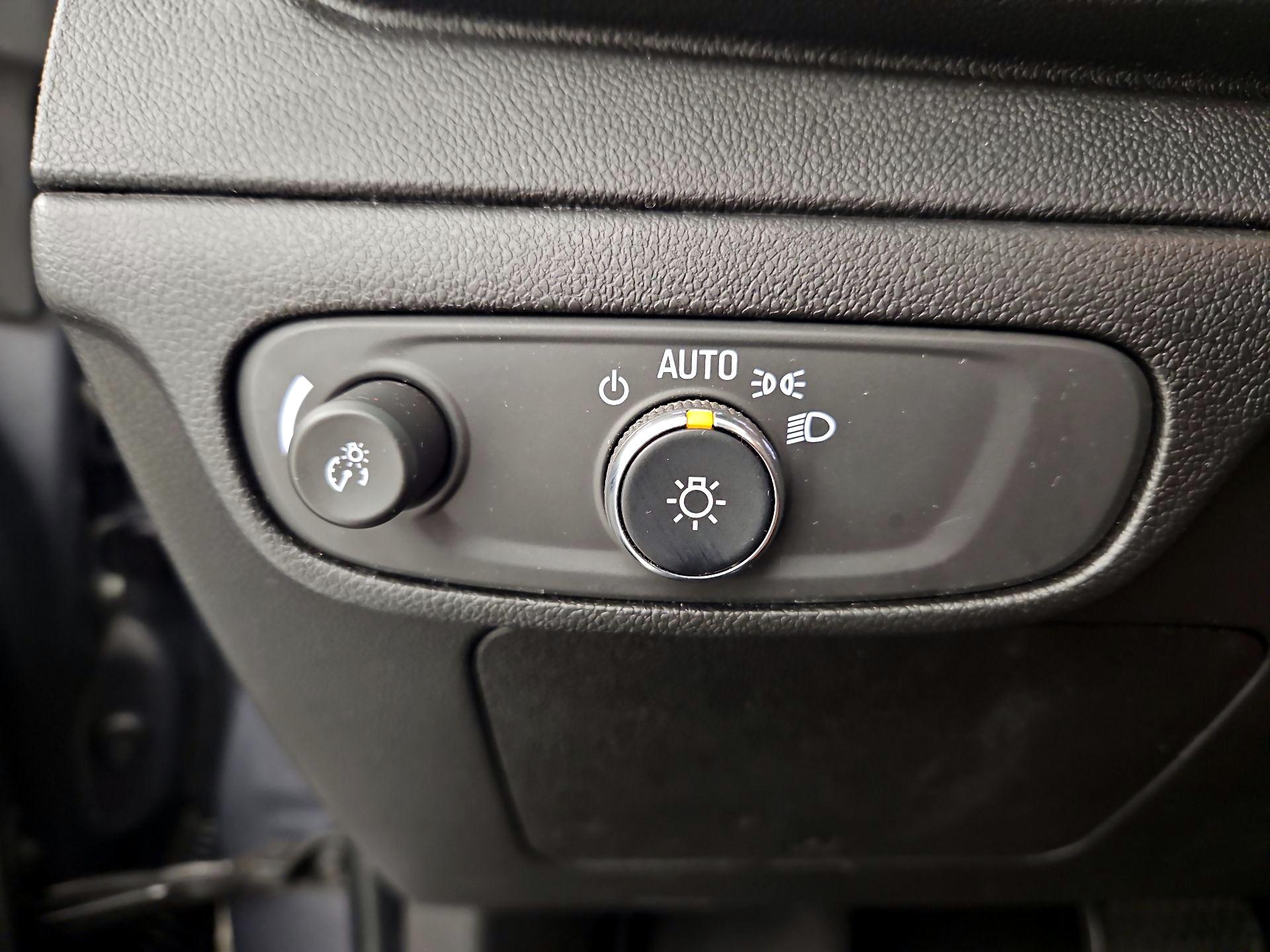Thumbnail: 2022 Chevrolet Bolt EV - 13
