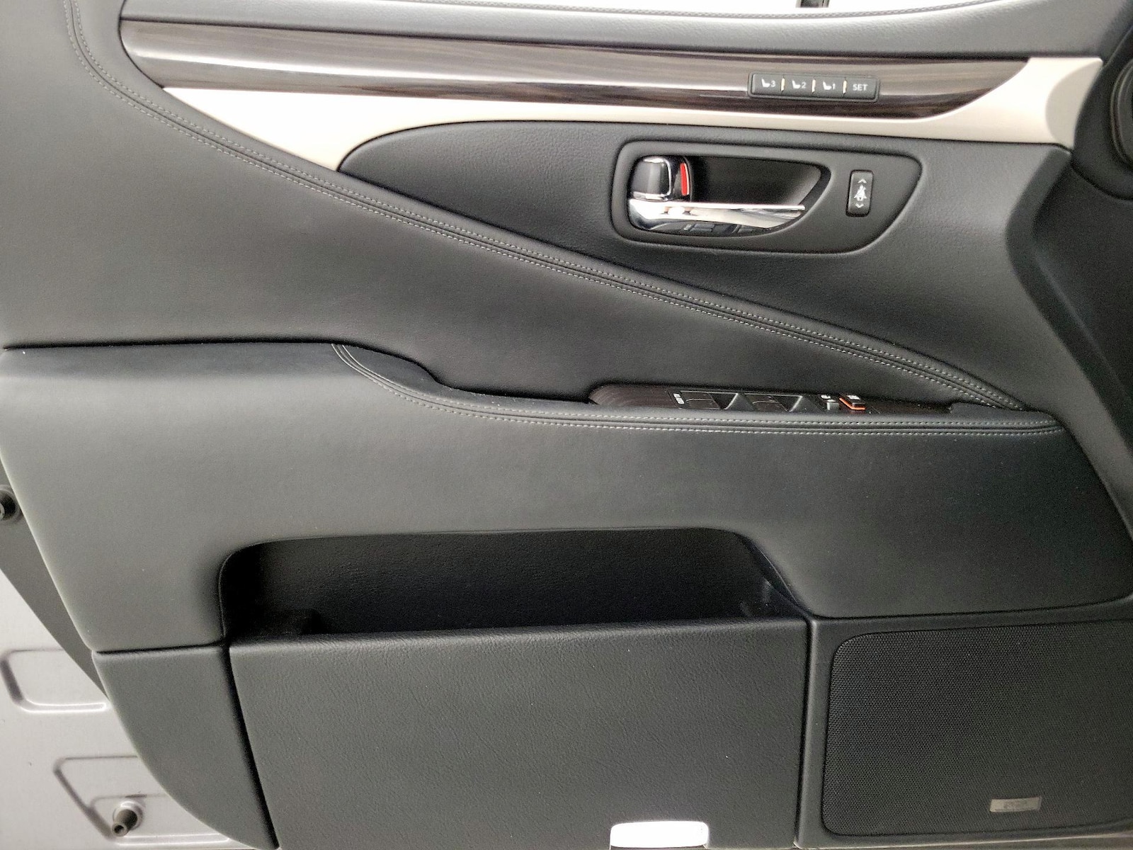 2015 Lexus LS L - Photo 13