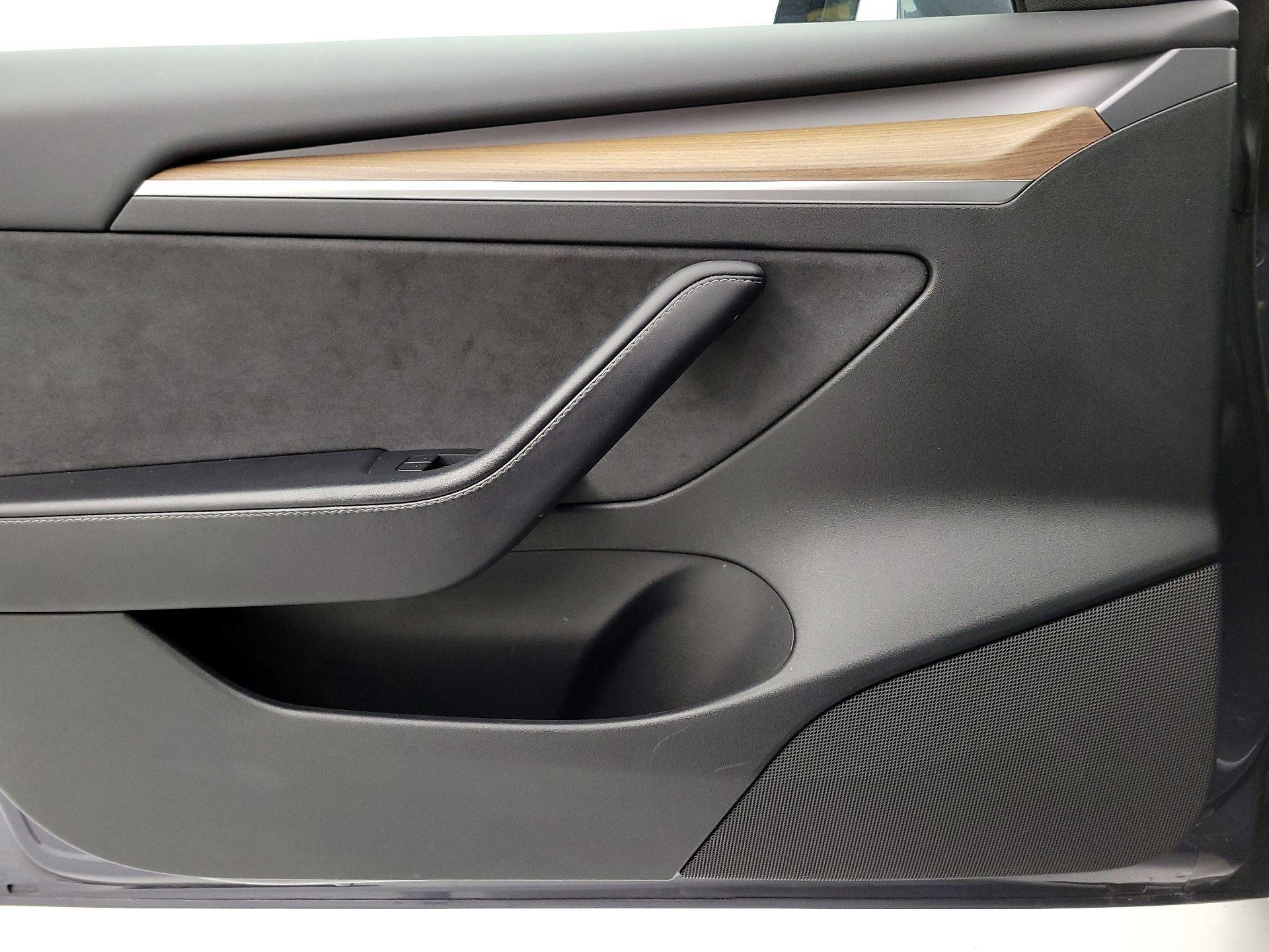 Thumbnail: 2023 Tesla Model 3 - 12