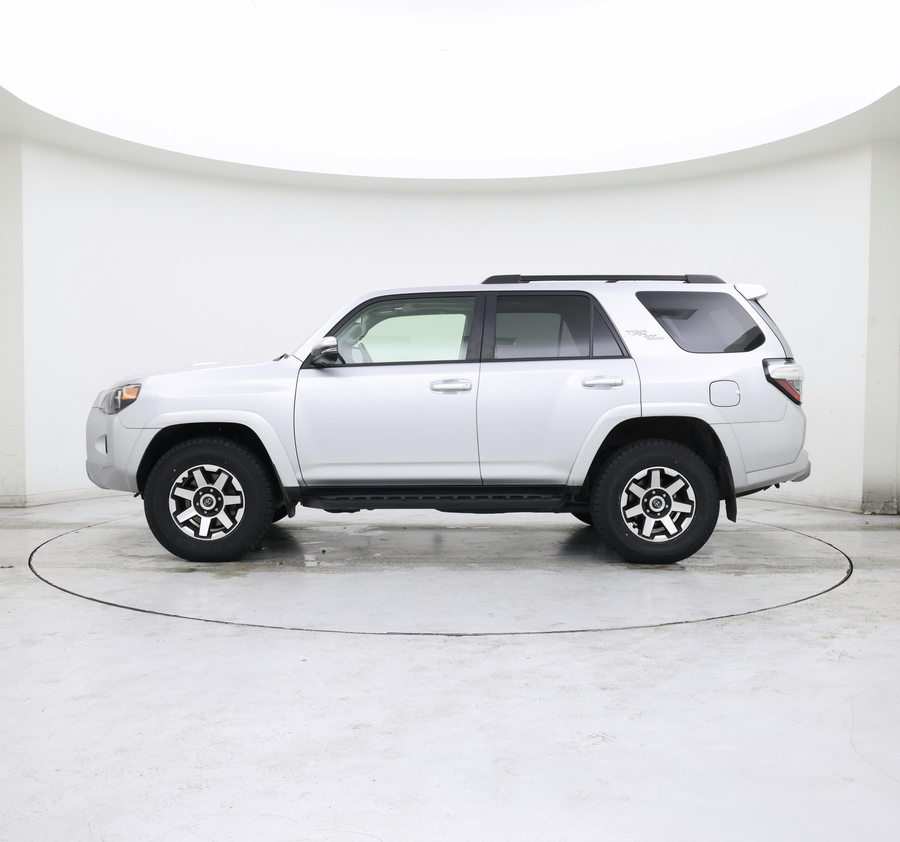 Thumbnail: 2021 Toyota 4Runner - 3