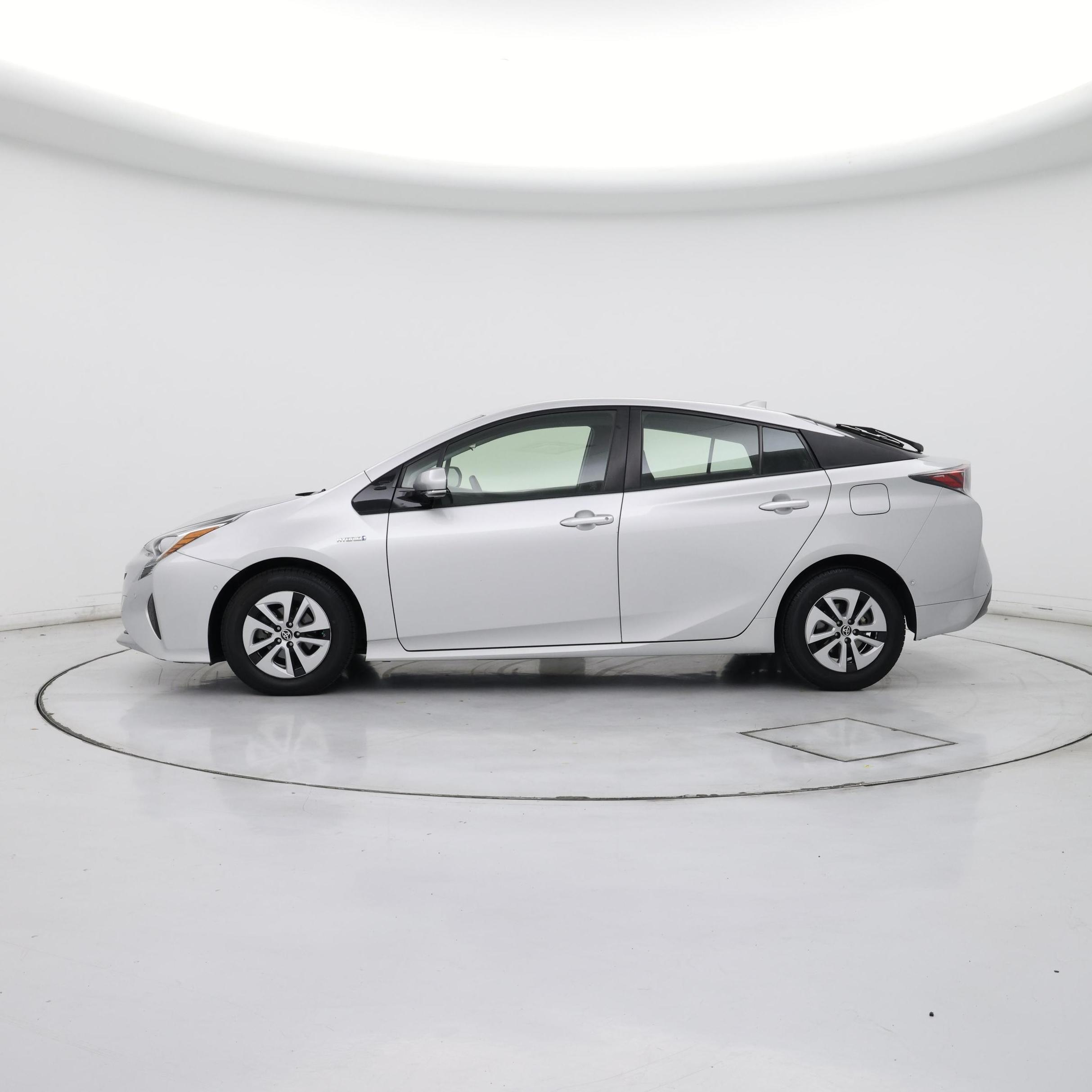 Thumbnail: 2018 Toyota Prius - 3