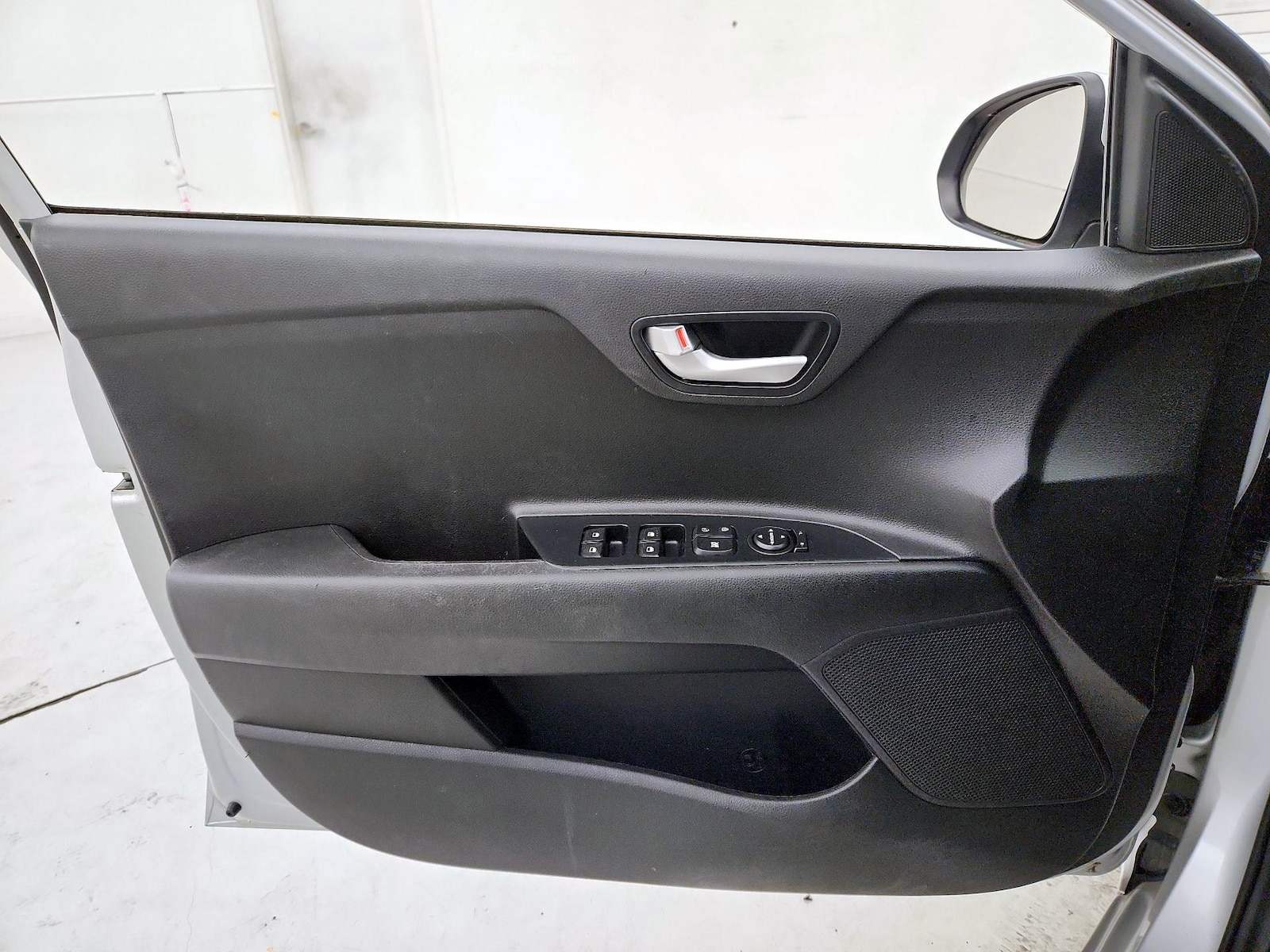 2020 Kia Rio 5-Door S - Photo 13
