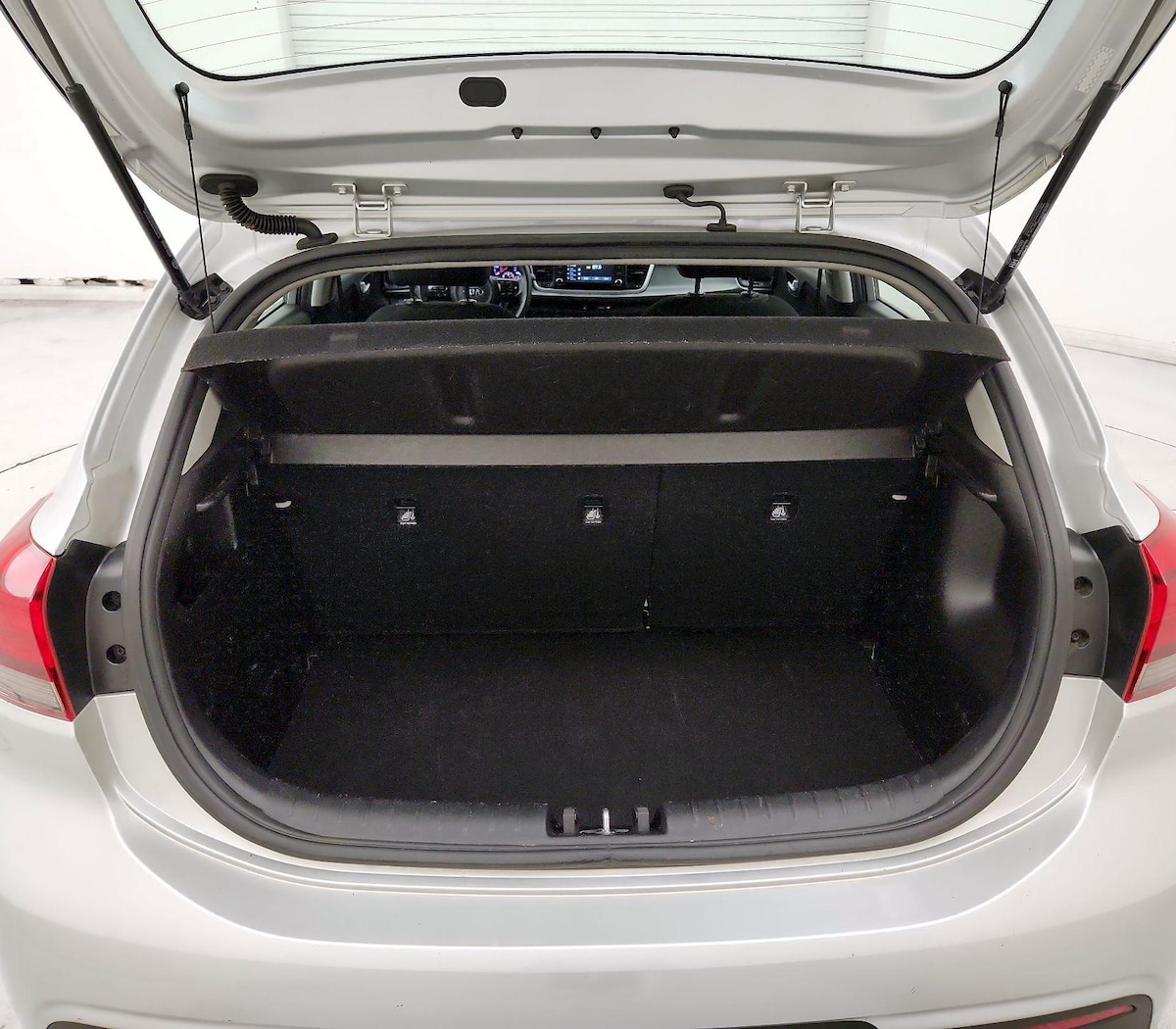 Trunk/Cargo (Seats Up)