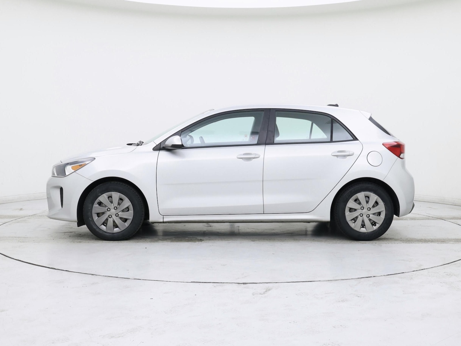 2020 Kia Rio 5-Door S - Photo 4