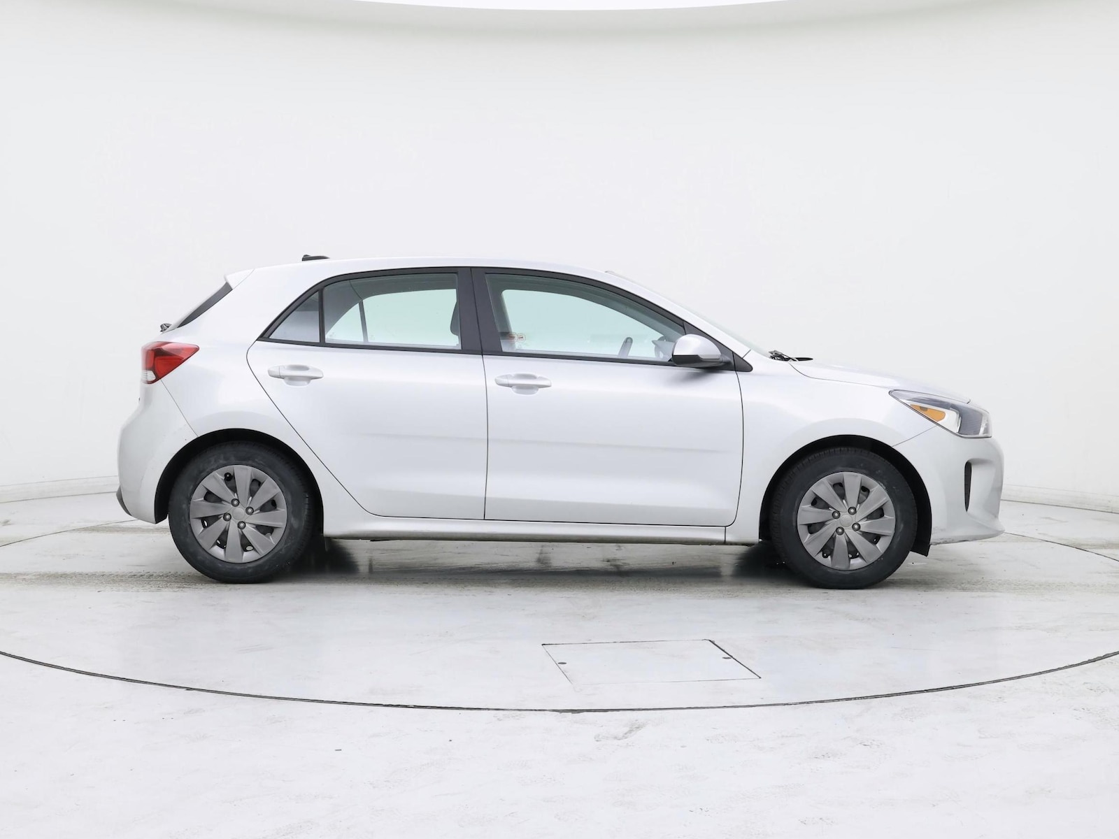 2020 Kia Rio 5-Door S - Photo 8