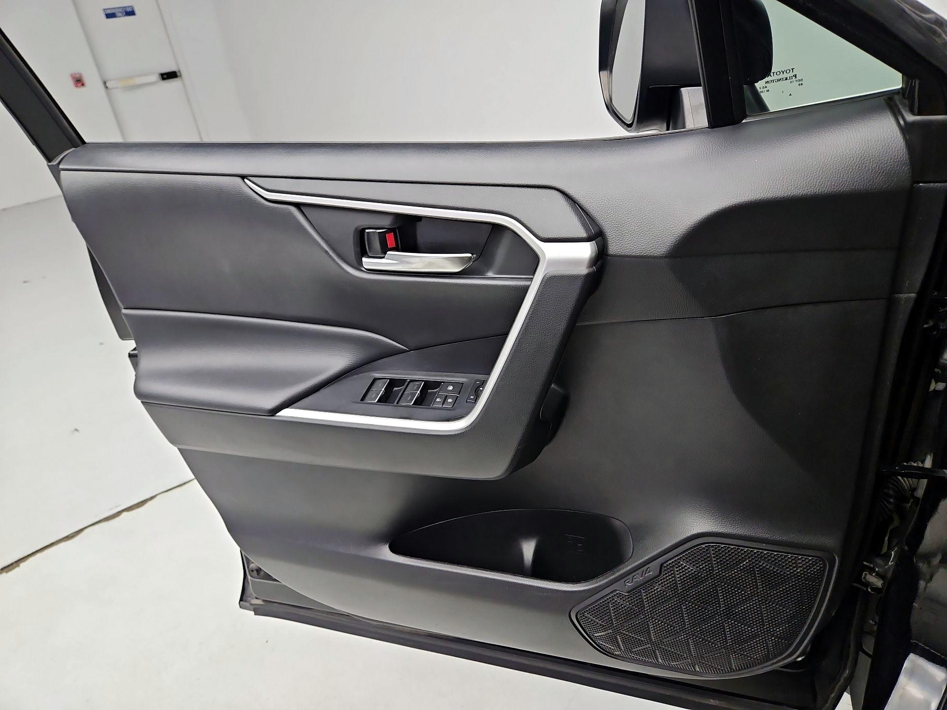 Thumbnail: 2022 Toyota RAV4 - 12