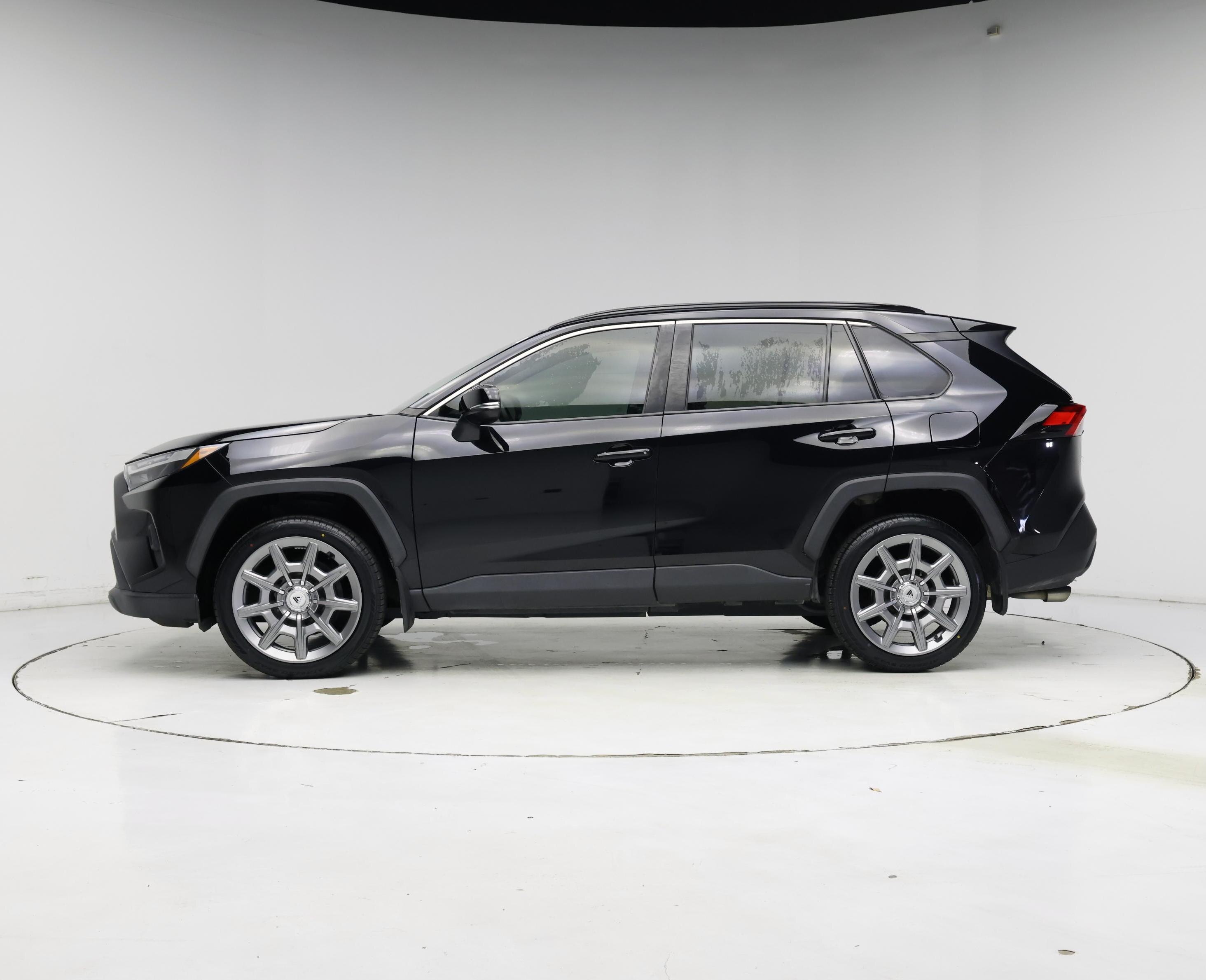 Thumbnail: 2022 Toyota RAV4 - 3